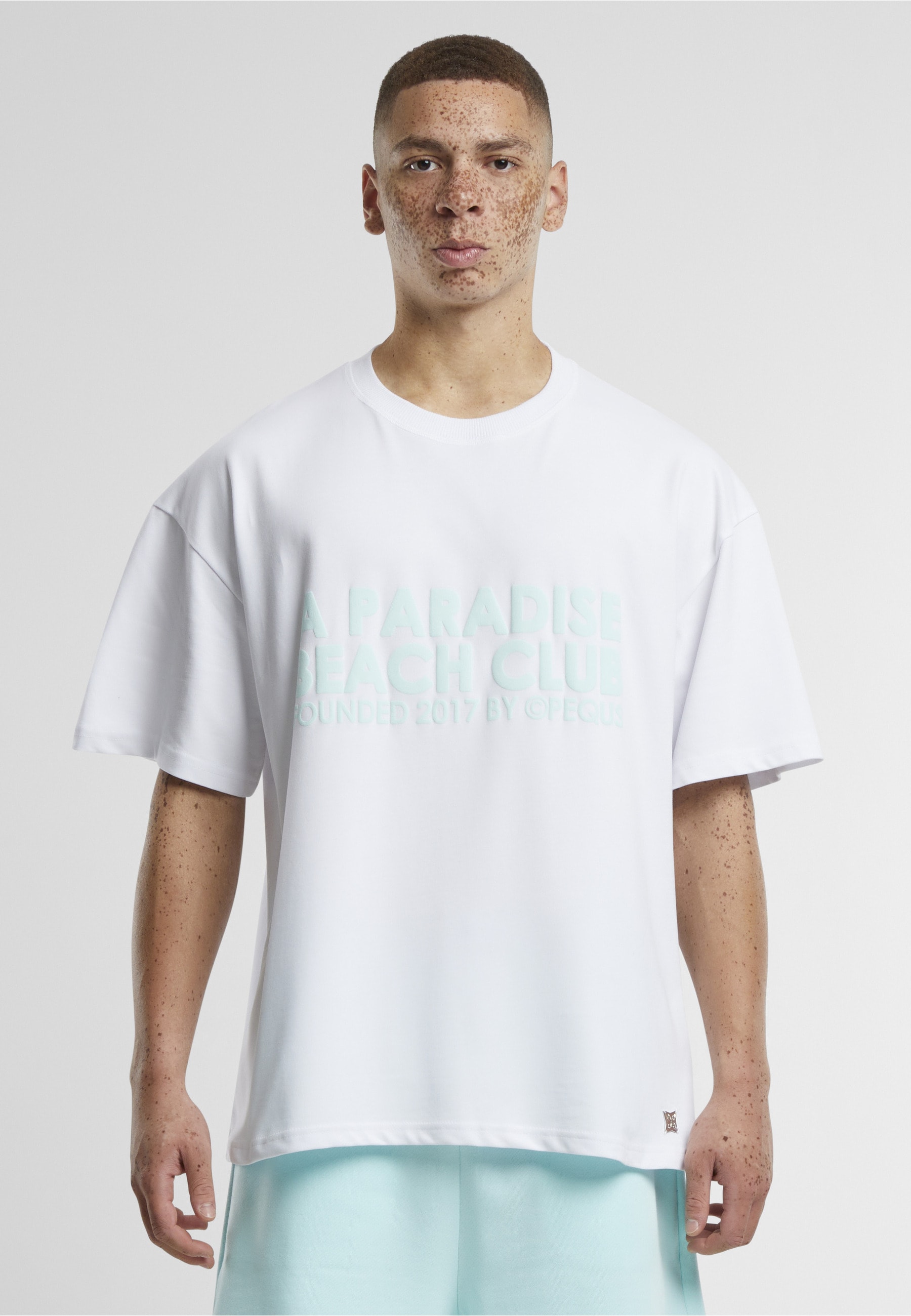 PEQUS T-Shirt »PEQUS PEQUS A Paradise Beach Club Front Logo T-Shirt« 1 Stk.