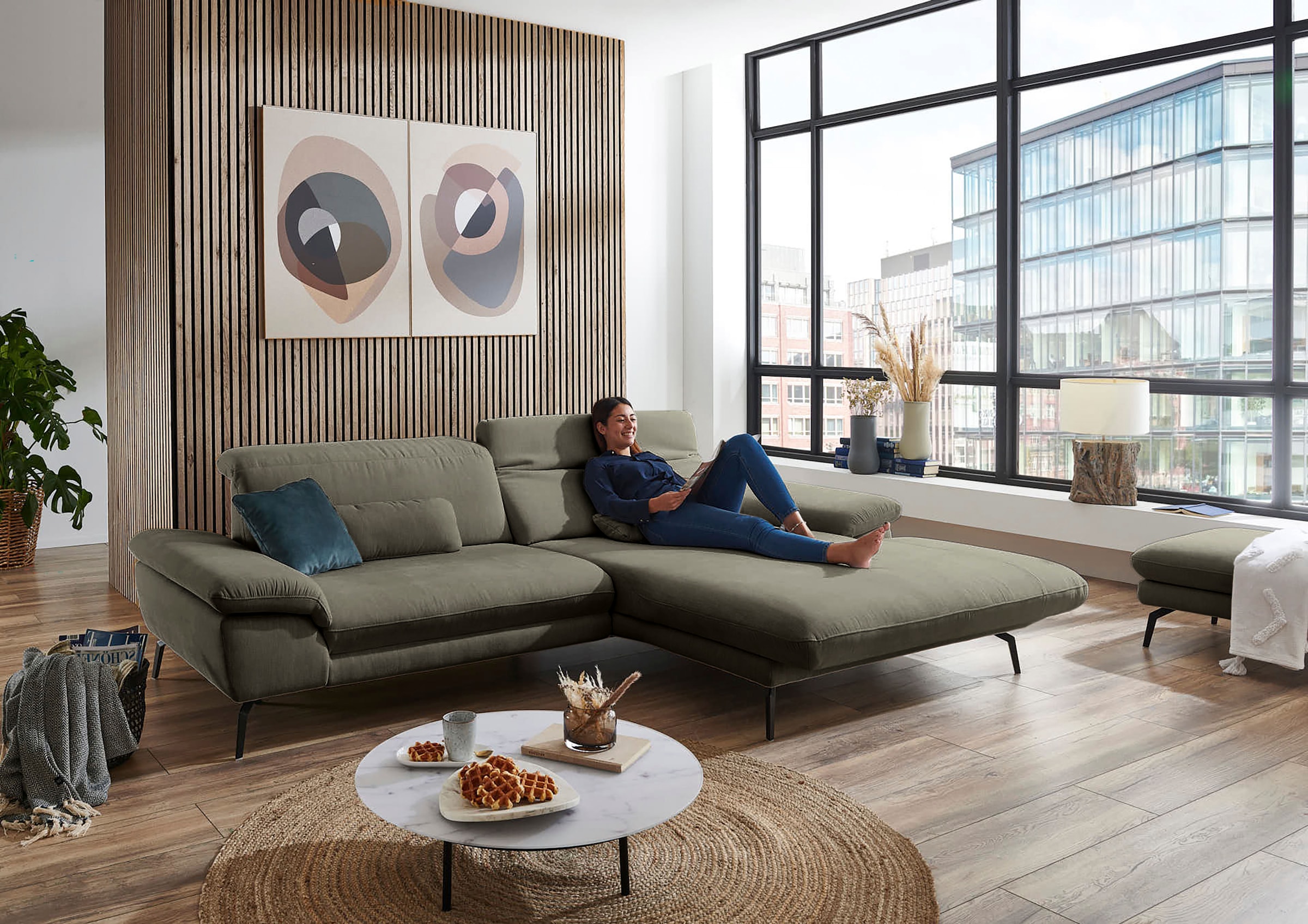 Die PlanBar Ecksofa "MP-IN22025 L-Form" mit Kopfteilverstellung, wahlweise günstig online kaufen