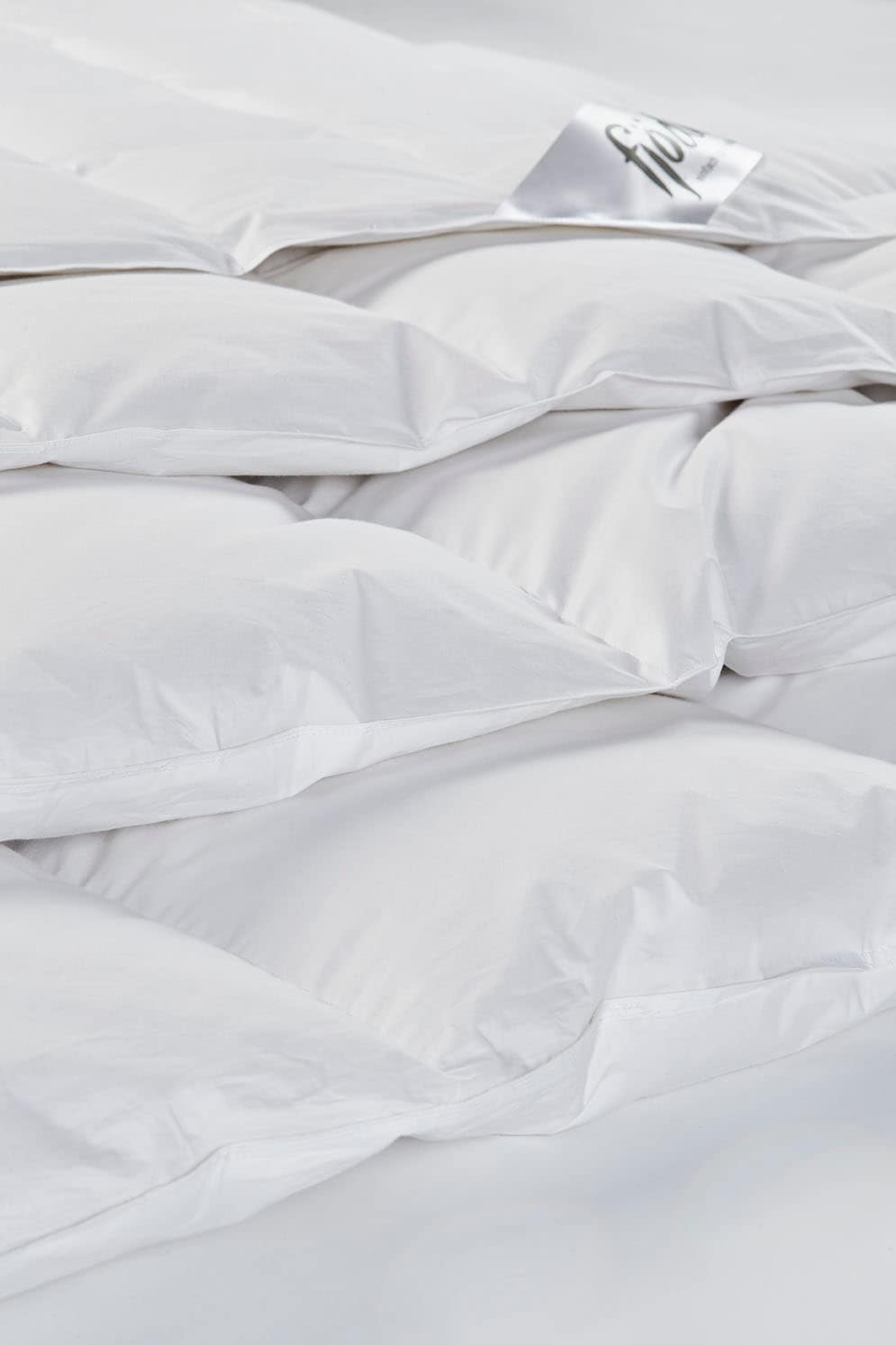 fjödur Daunenbettdecke »Fleur«, extrawarm, Füllung 90% Daunen 10 % Federn, Bezug Bio-Baumwolle, (1 St.), Bettdecken 135 x 200 cm und in vielen weiteren Größen erhältlich.
