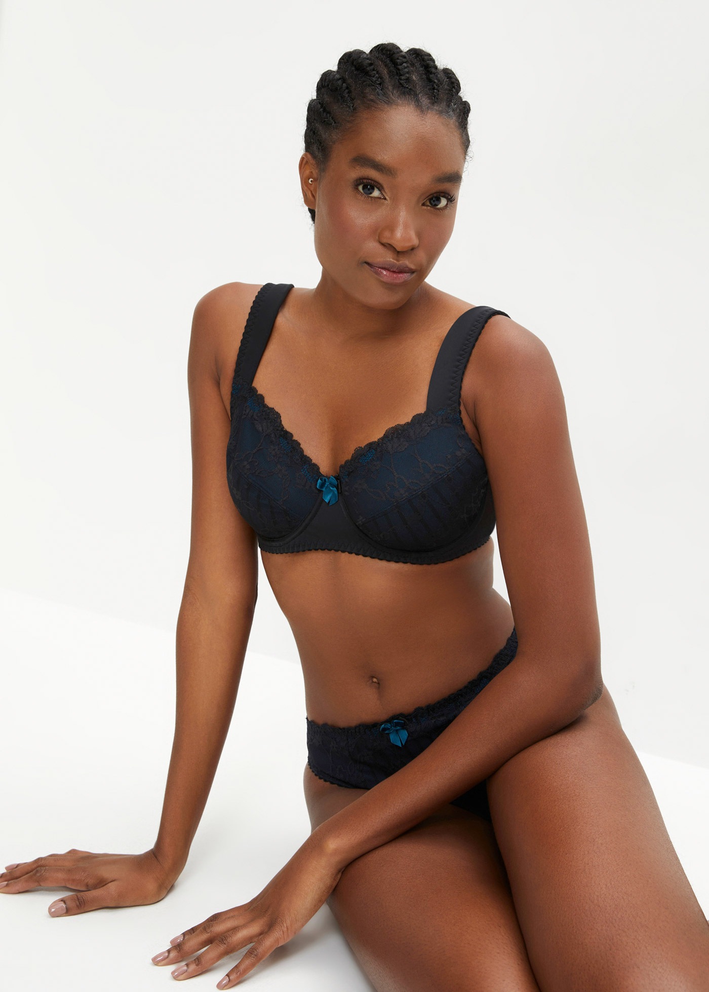 bonprix Minimizer-BH »Minimizer-BH mit gepolsterten Trägern« elastisches Material, gepolsterte Träger, mit Spitze, zweifarbig