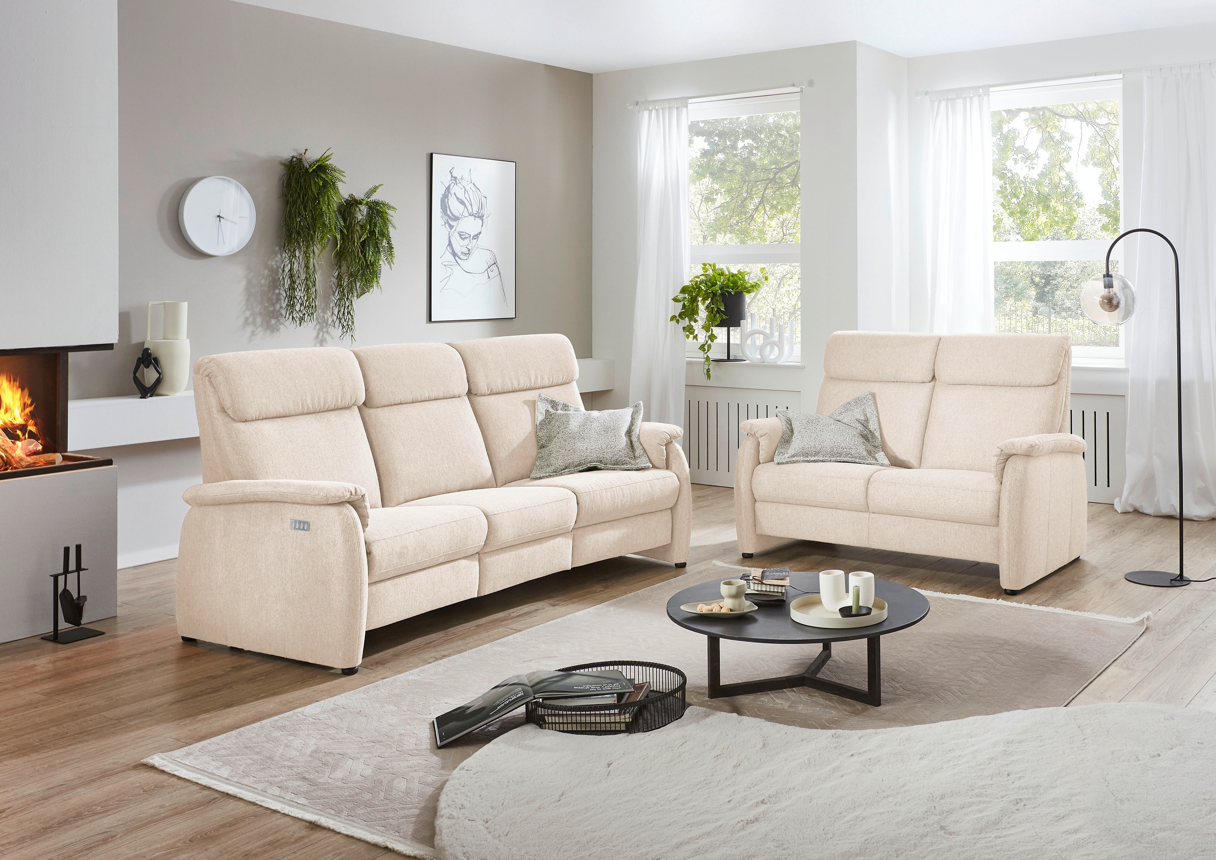 Home affaire Polstergarnitur »Turin, 2,5- & 3-Sitzer mit elektrischer Relaxfunktion« Set, 3-Sitzer mit Tischelement inkl. USB-Ladestation & Steckdose, 4 tlg. tlg. inkl. Tisch, USB & Steckdose, Federkern & pflegeleichtem Bezug