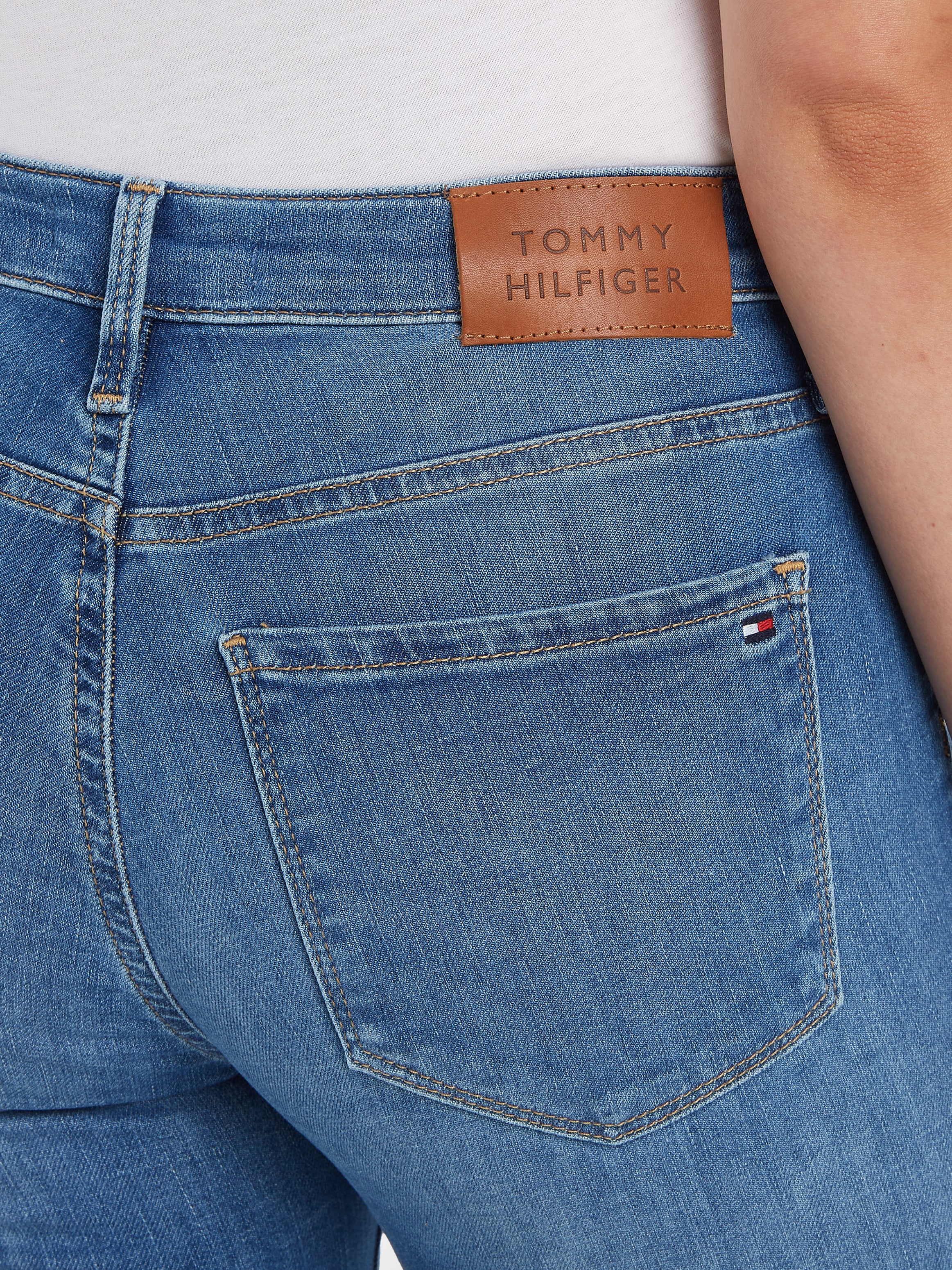 Hilfiger IZZY«, kaufen FLEX online Tommy A »TH Tommy Logo-Badge Hilfiger Skinny-fit-Jeans SKINNY RW COMO mit