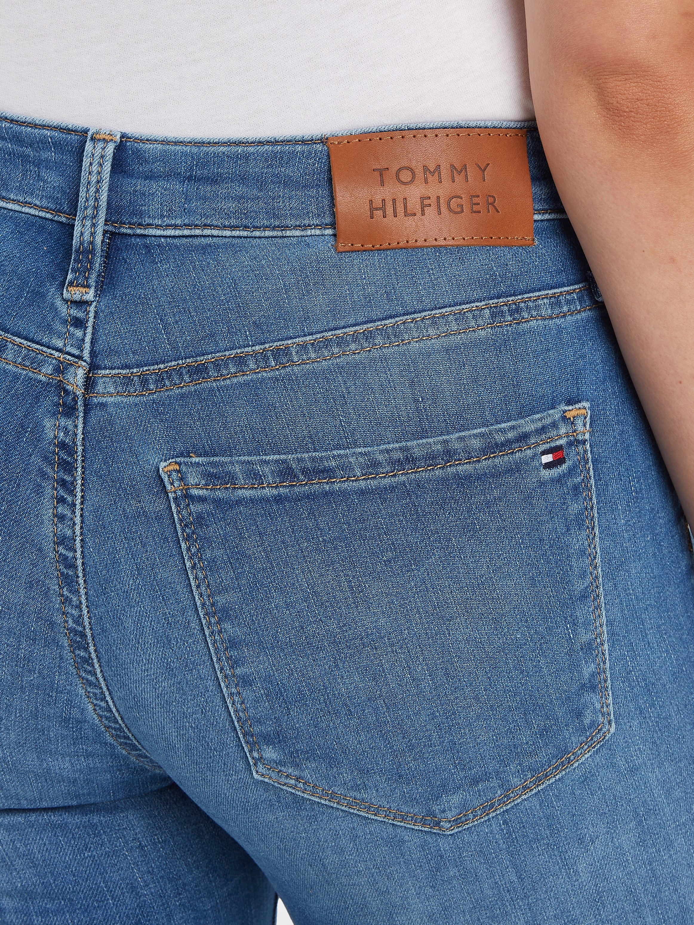 IZZY«, SKINNY Hilfiger Tommy COMO RW online mit Tommy kaufen Hilfiger Logo-Badge FLEX A Skinny-fit-Jeans »TH