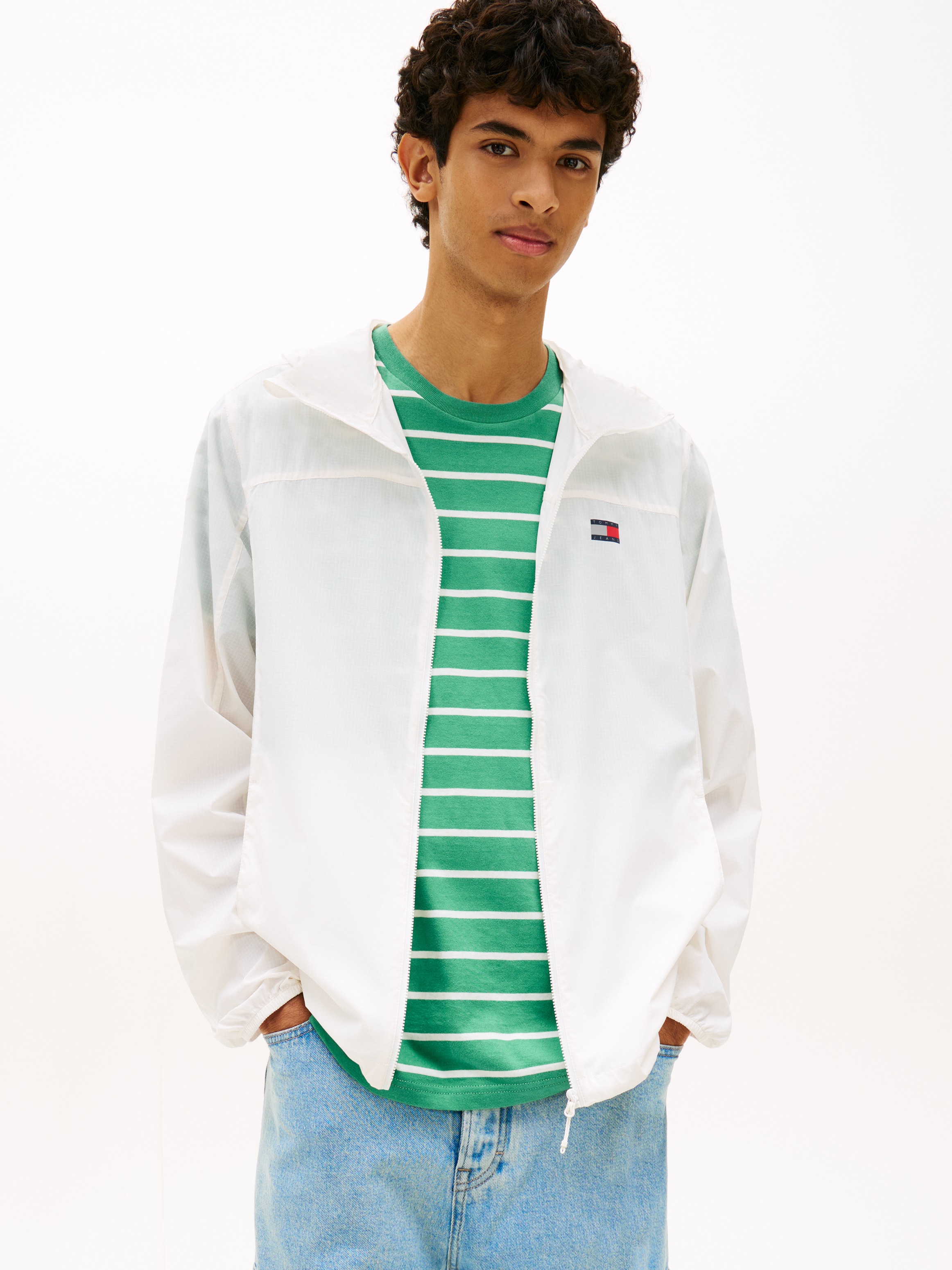 Tommy Jeans Outdoorjacke »TJM OUTDOOR SHELL« mit Kapuze Windsheeter Windjacke Packable Fahrradjacke Regular fit mit Kapuze