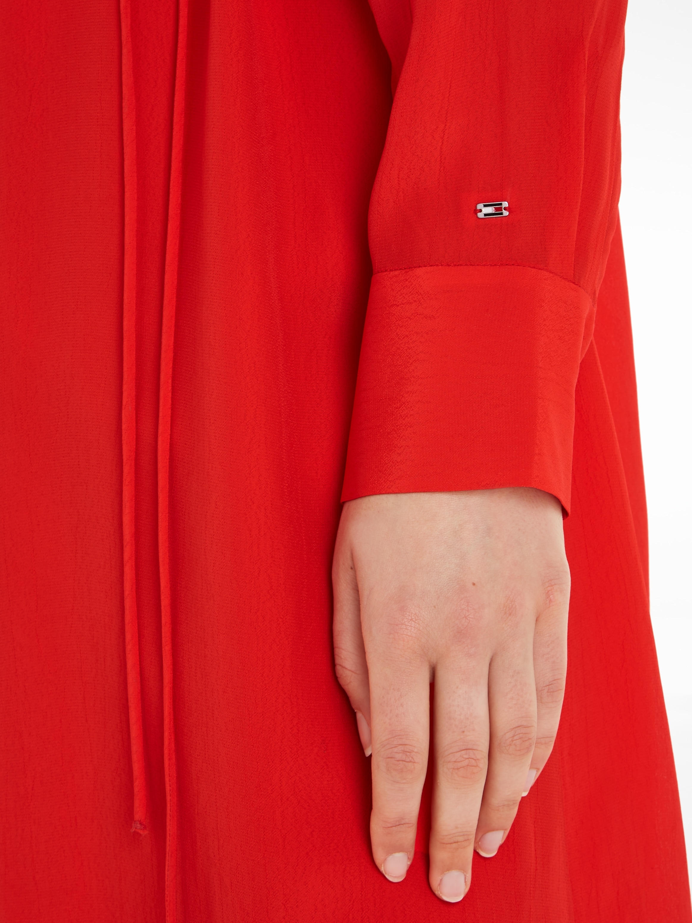 Tommy Hilfiger Blusenkleid »FLUID online mit bei CREPE KNEE Logopatch VISCOSE DRESS«