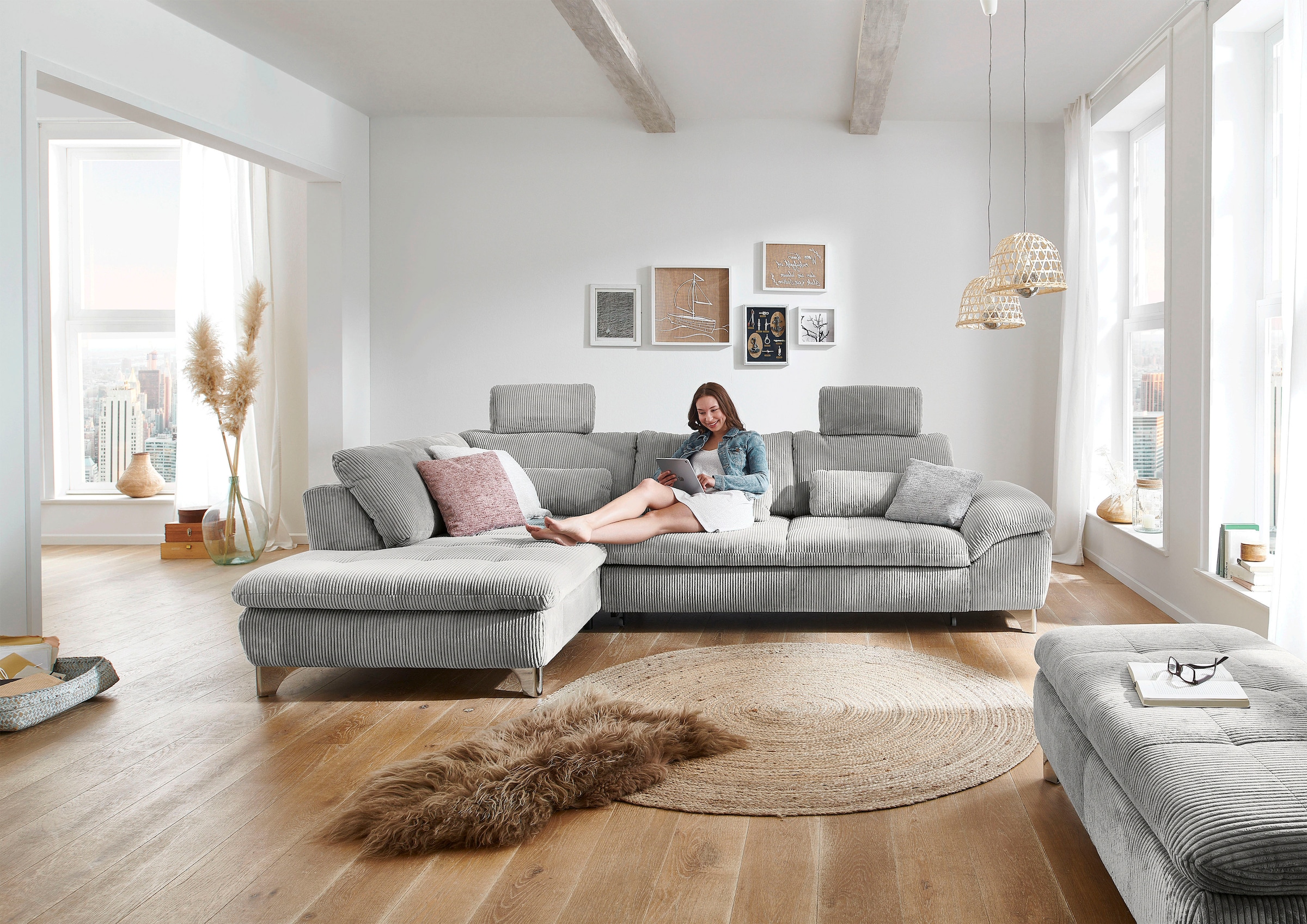 Die PlanBar Ecksofa »MP-IN14007 L-Form«, wahlweise mit Bettfunktion und verstellbaren Kopfstützen, in Cord