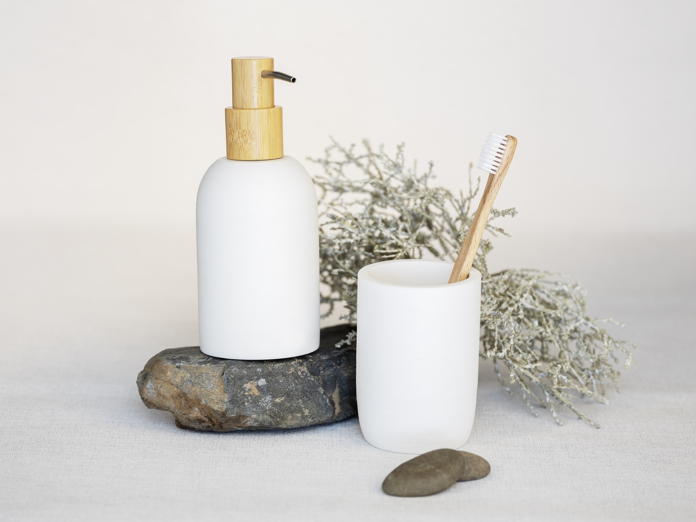 WENKO Seifenspender »Altavalle« Bad-Accessoire Set aus Polyresin und Bambus, moderne Optik, 250 ml