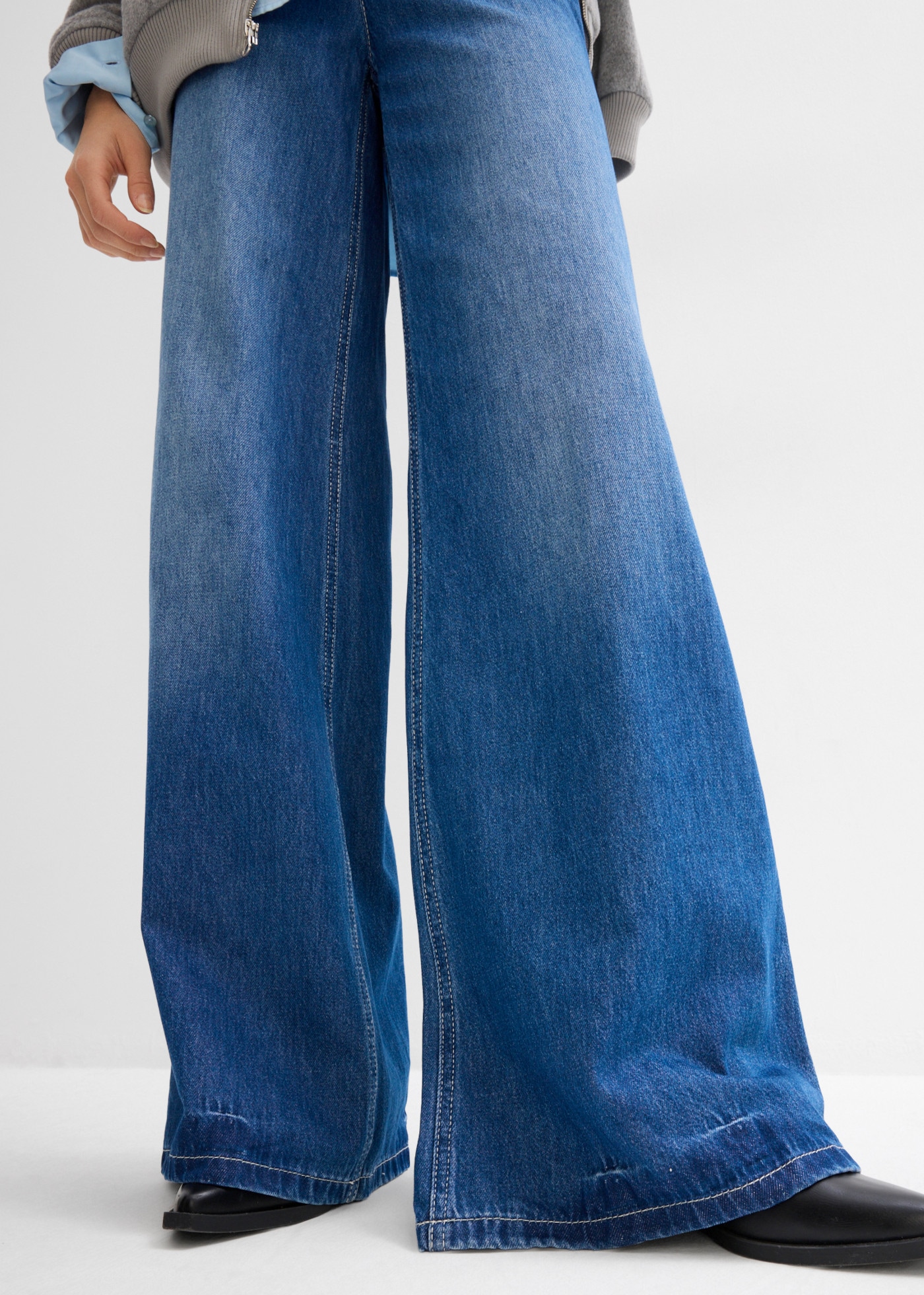 bonprix Weite Jeans weite Passform, 5-Pocket-Design, elastischer Bequembund, hohe Bundhöhe