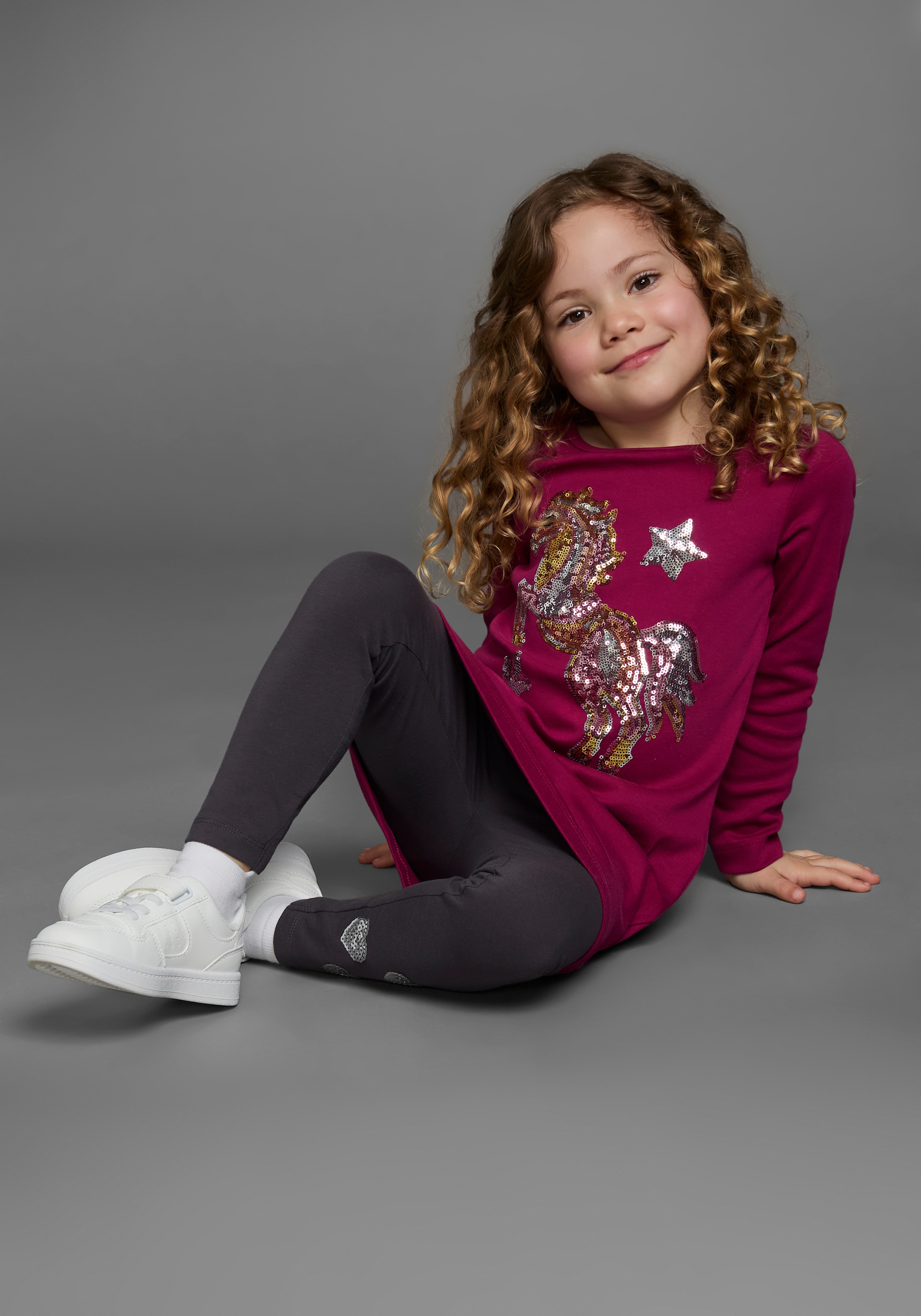 KIDSWORLD Langarmshirt »PFERD«, Langarm, ausgestellter Schnitt, bedruckt, Rundhalsausschnitt