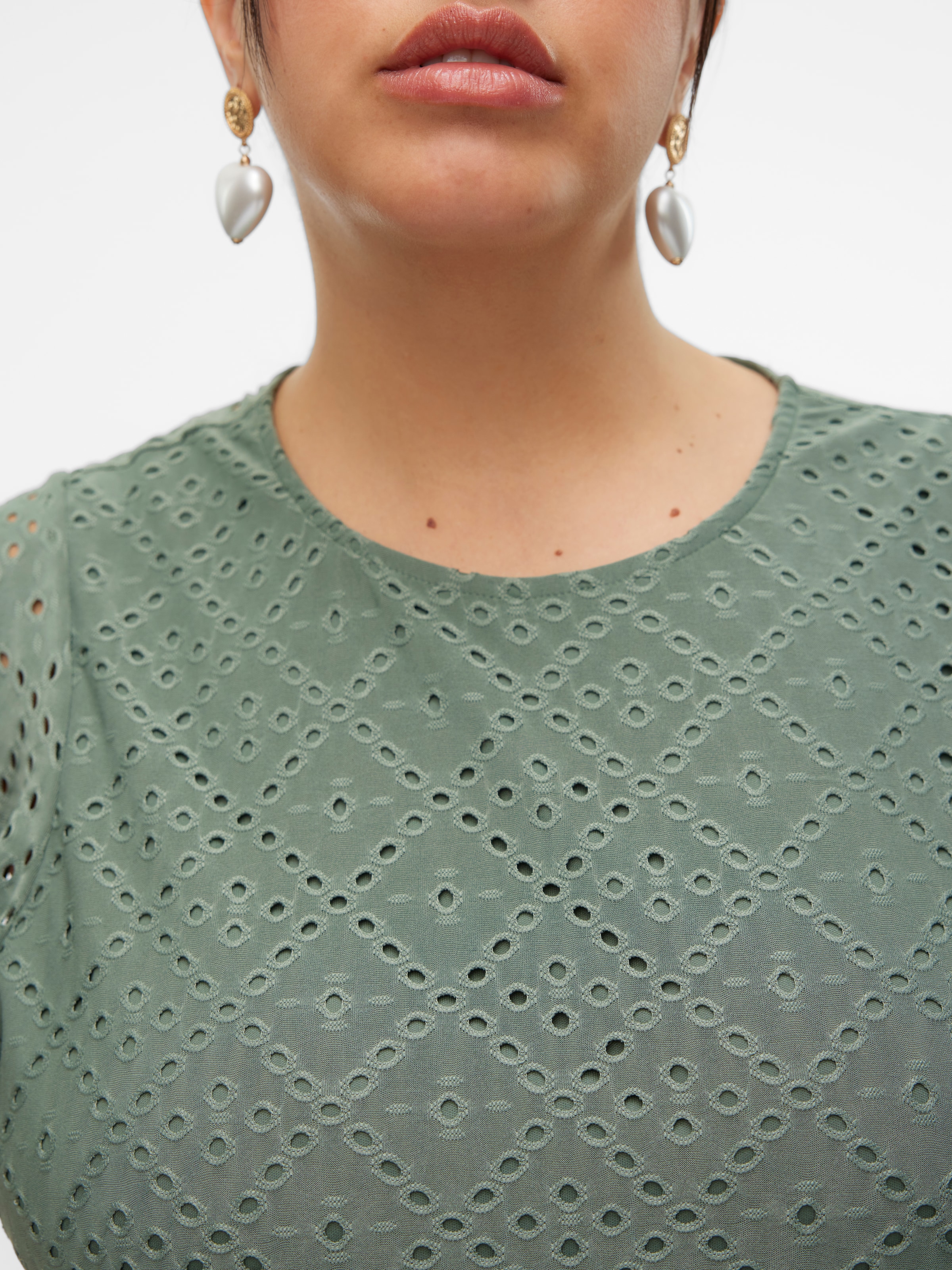 Vero Moda Curve Spitzenshirt »VMCTASSA SL FRILL TOP NOOS CUR« Materialmix, loose fit