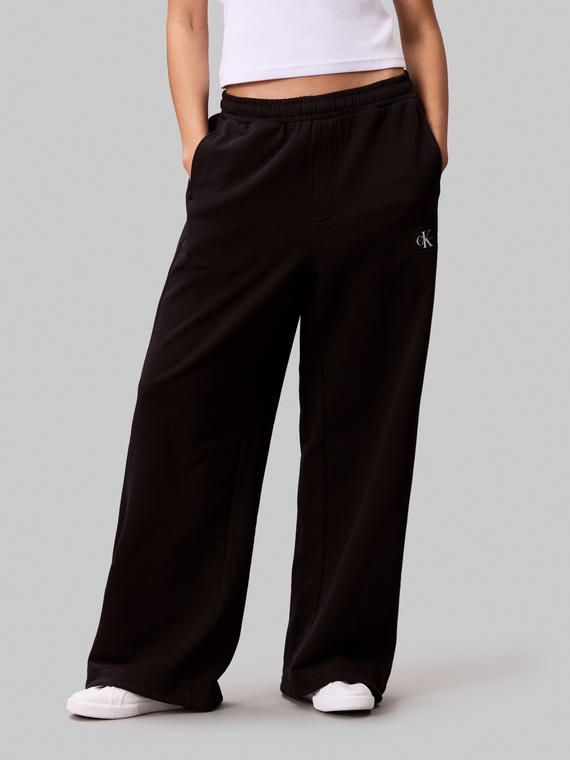 Calvin Klein Jeans Sweathose »A- FRENCH TERRY BADGE LOGO PANT«, mit weitem Bein