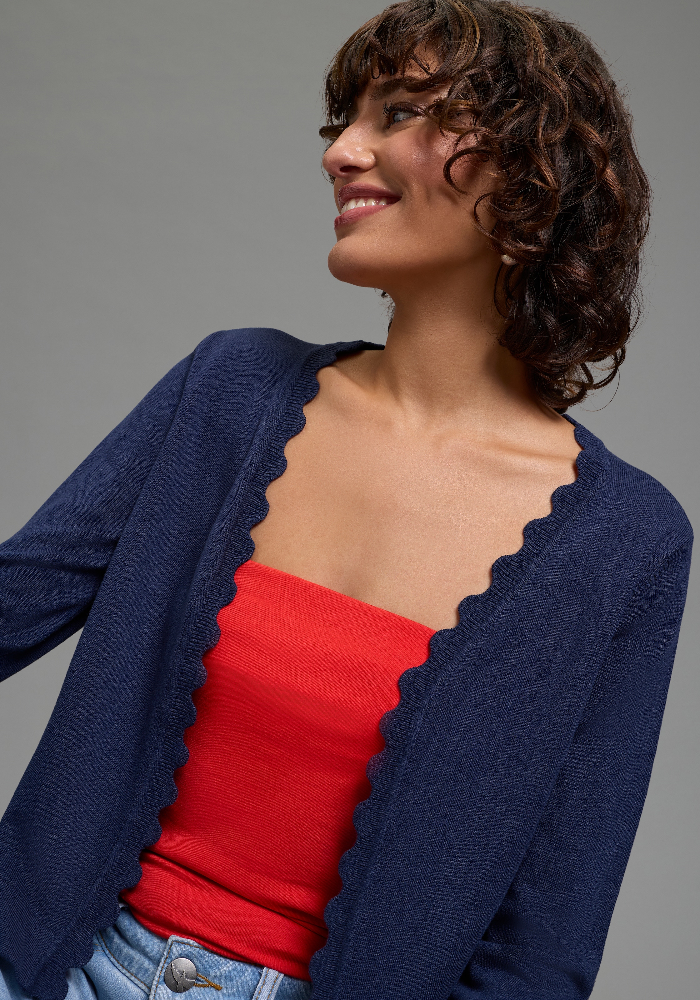 Laura Scott Strickjacke mit femininer Wellenkante