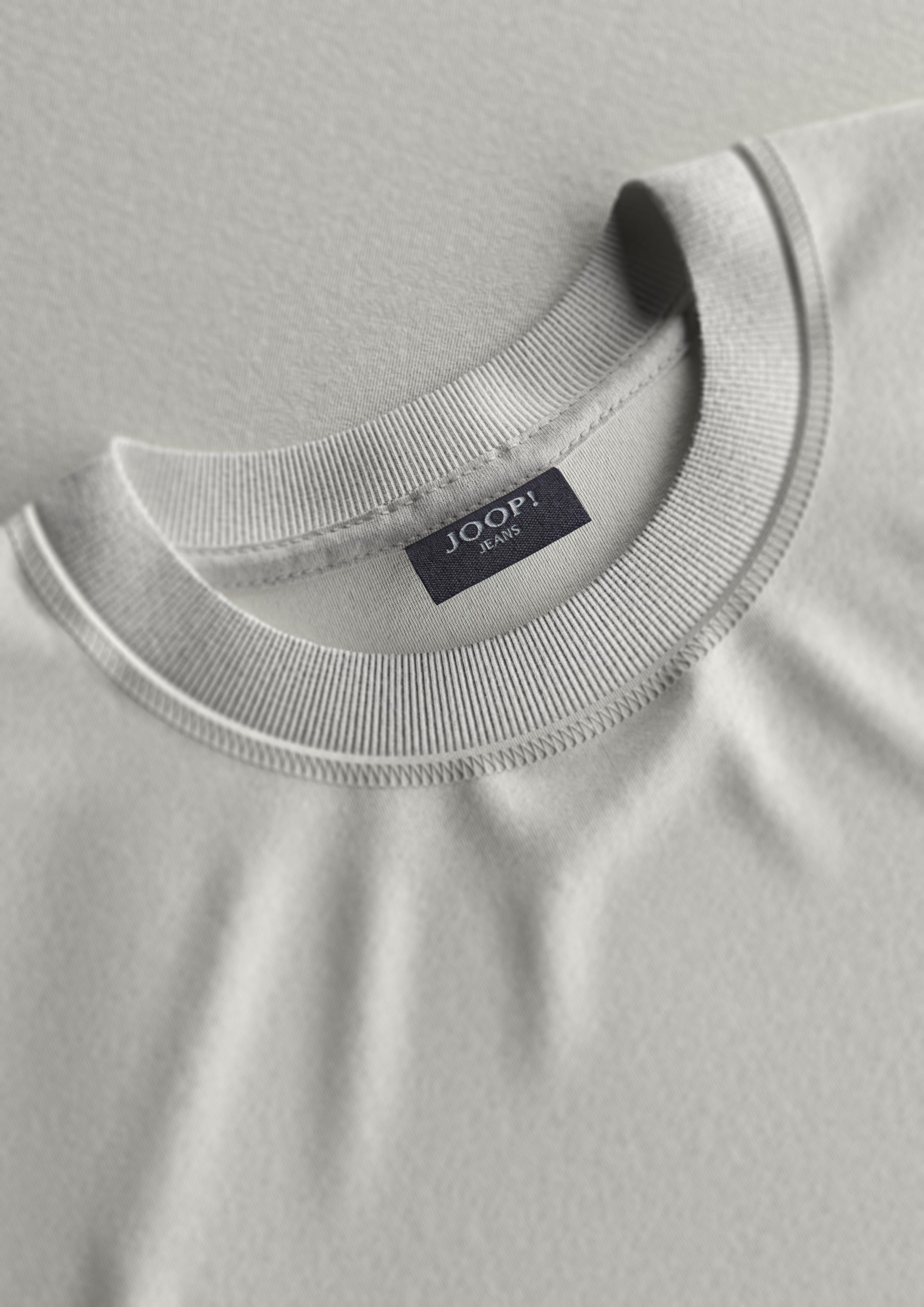 Joop Jeans Rundhalsshirt »Eden«, Druck auf Vor- und Rückseite, Etikett seitlich am Rumpf