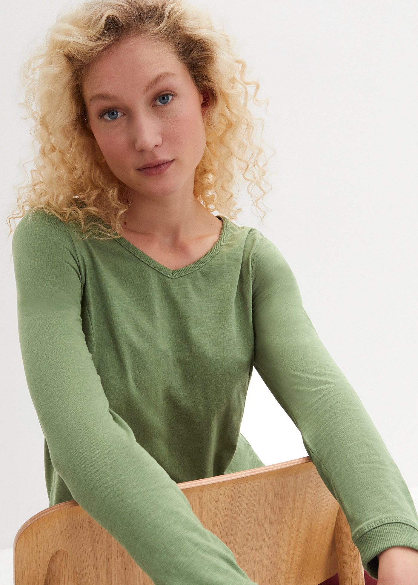 bonprix Longshirt A-Linie, mit dekorativen Knöpfen, aus Baumwolle, Casual Stil