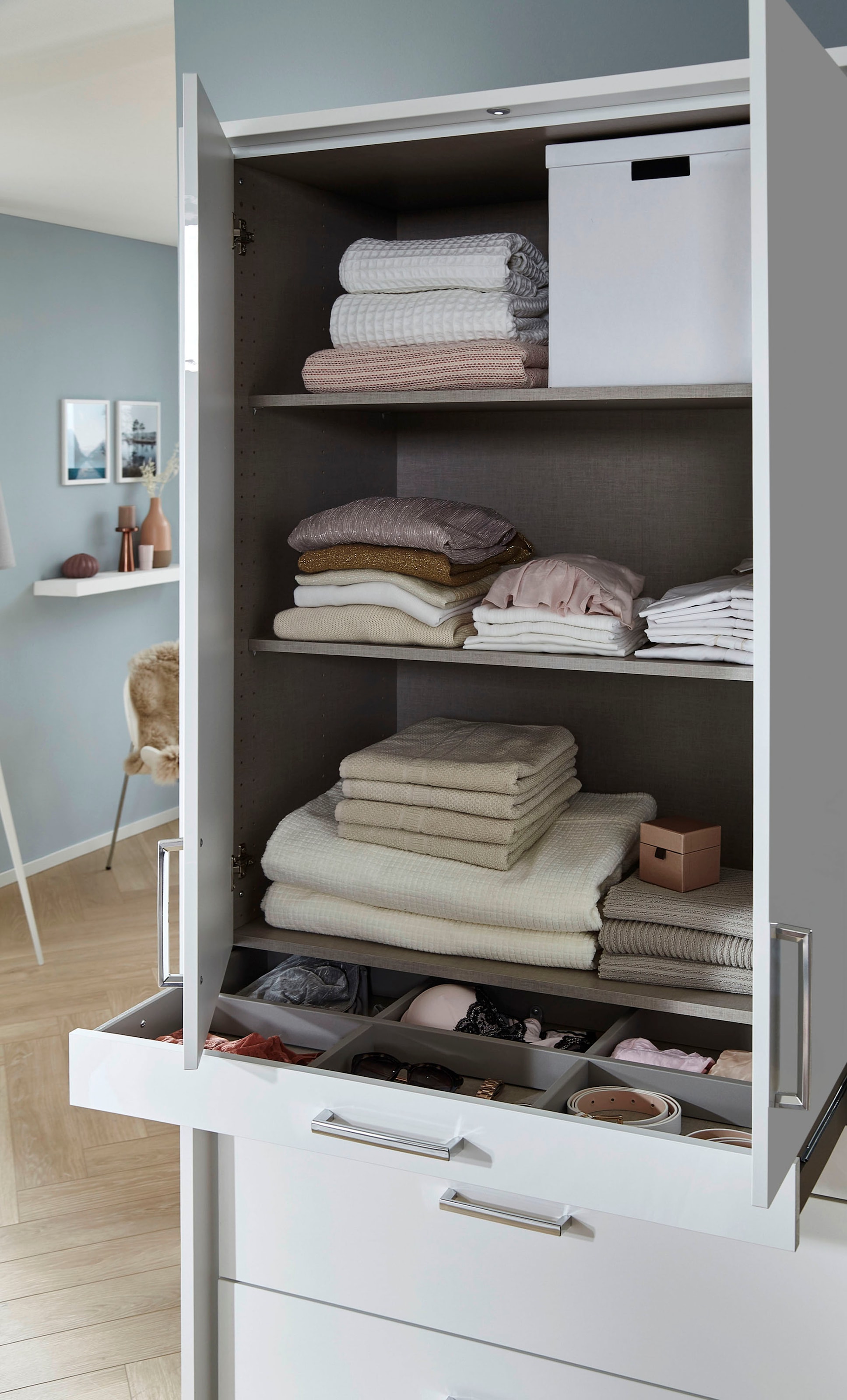 rauch Drehtürenschrank »Kleiderschrank Schrank Garderobe Garderobenschrank Topseller HOMBURG«, mit Spiegel, oberer Schubkasten mit Einteilung MADE IN GERMANY