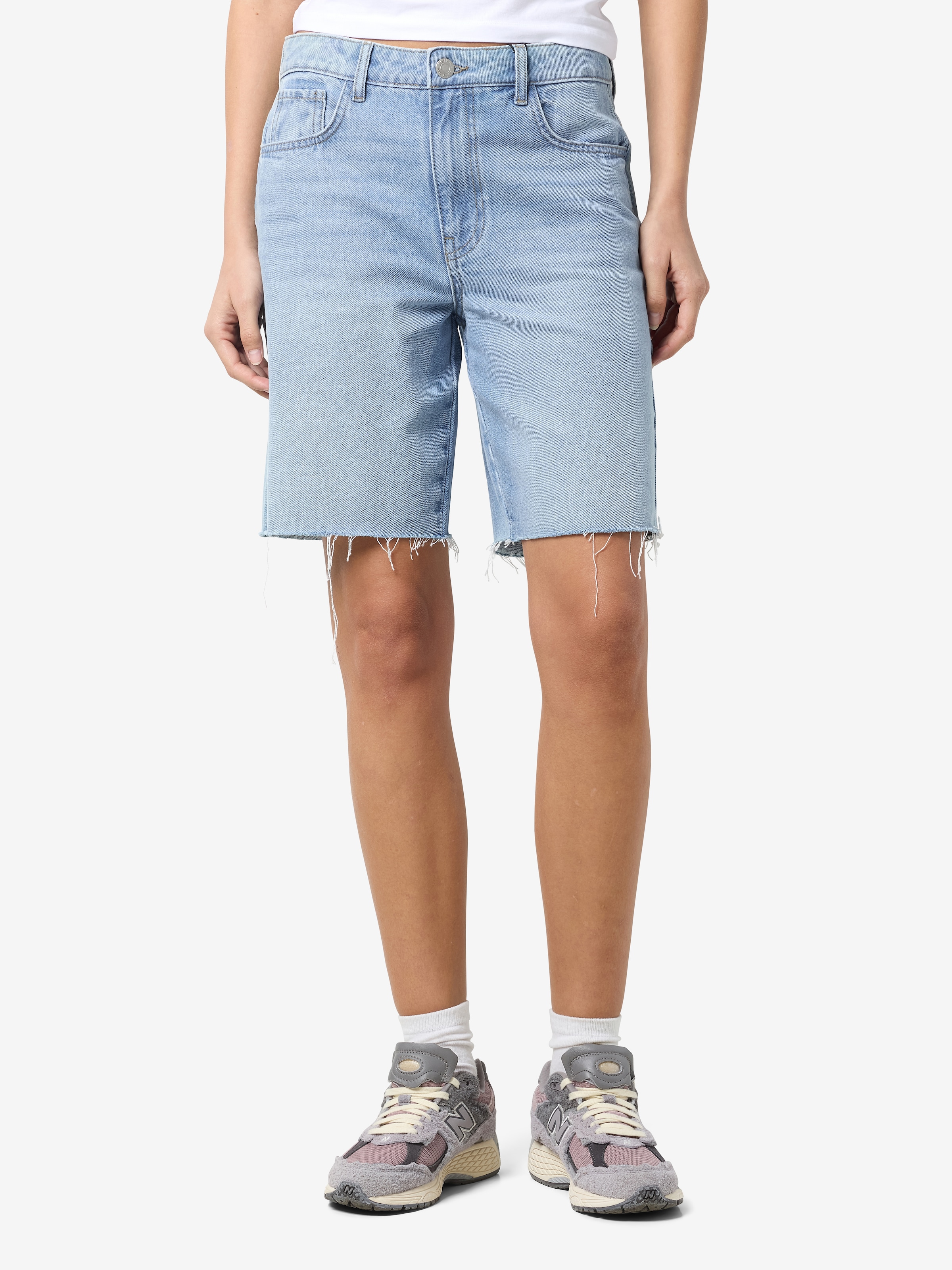 Noisy may Jeansshorts »NMHOLLA NW LOOSE SHORT AZ425LB NOOS«, modisch offene Säume