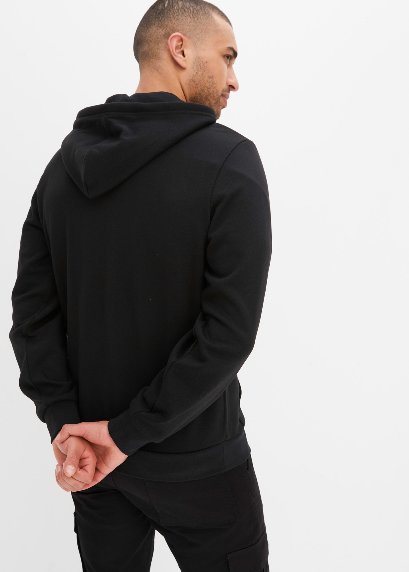 bonprix Kapuzensweatjacke »Kapuzen-Sweatjacke mit Reißverschluss« mit Kapuze, mit Reißverschluss, mit Kängurutaschen, Regular Fit