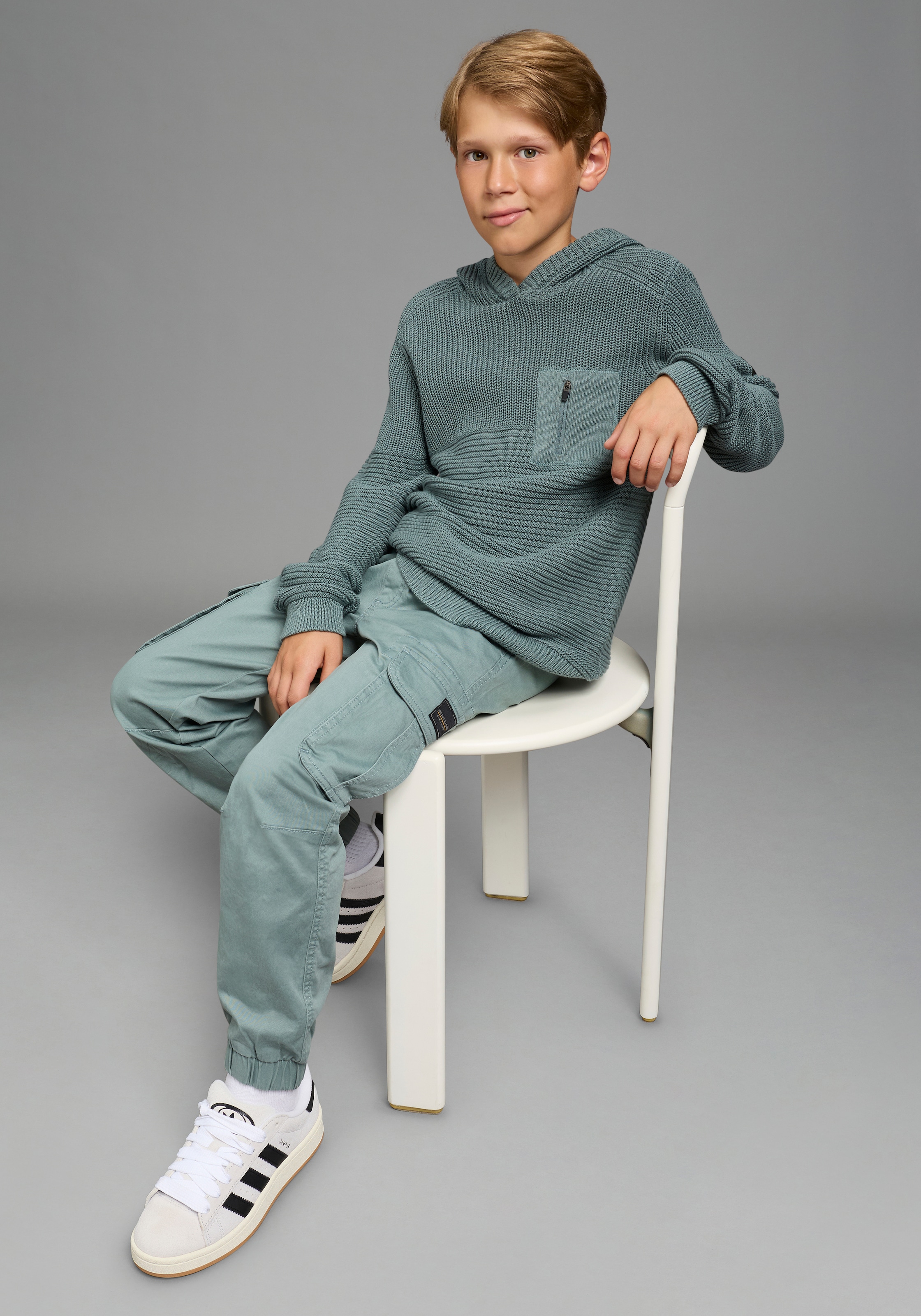 Bruno Banani Cargohose »Cargohose mit BRUNO BANANI Badge«  Cargo-Twillhose, gerade Passform, Basic-Stil, elastische Webware