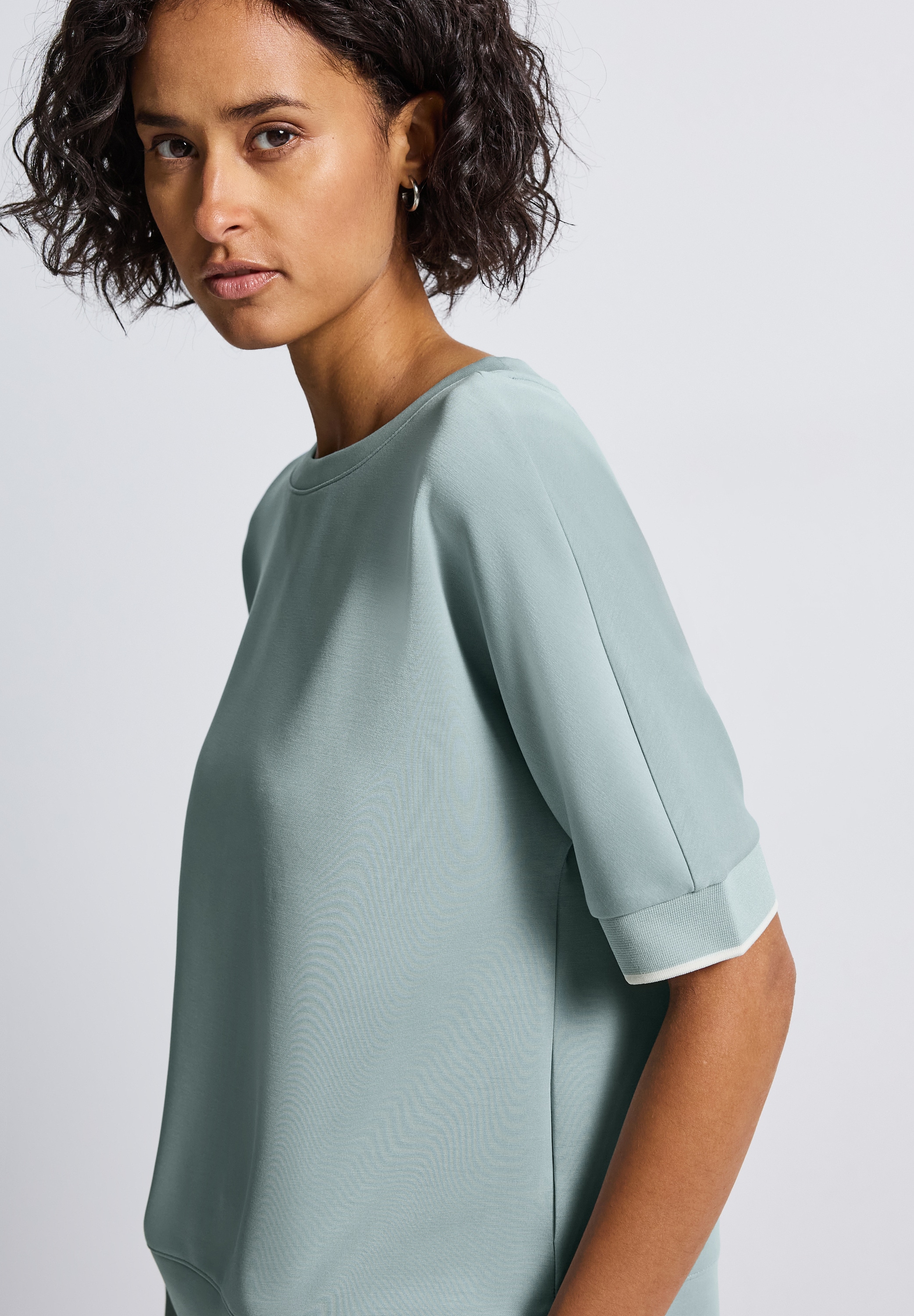 STREET ONE T-Shirt, im Silk-Look, mit Rundhals, halbarm