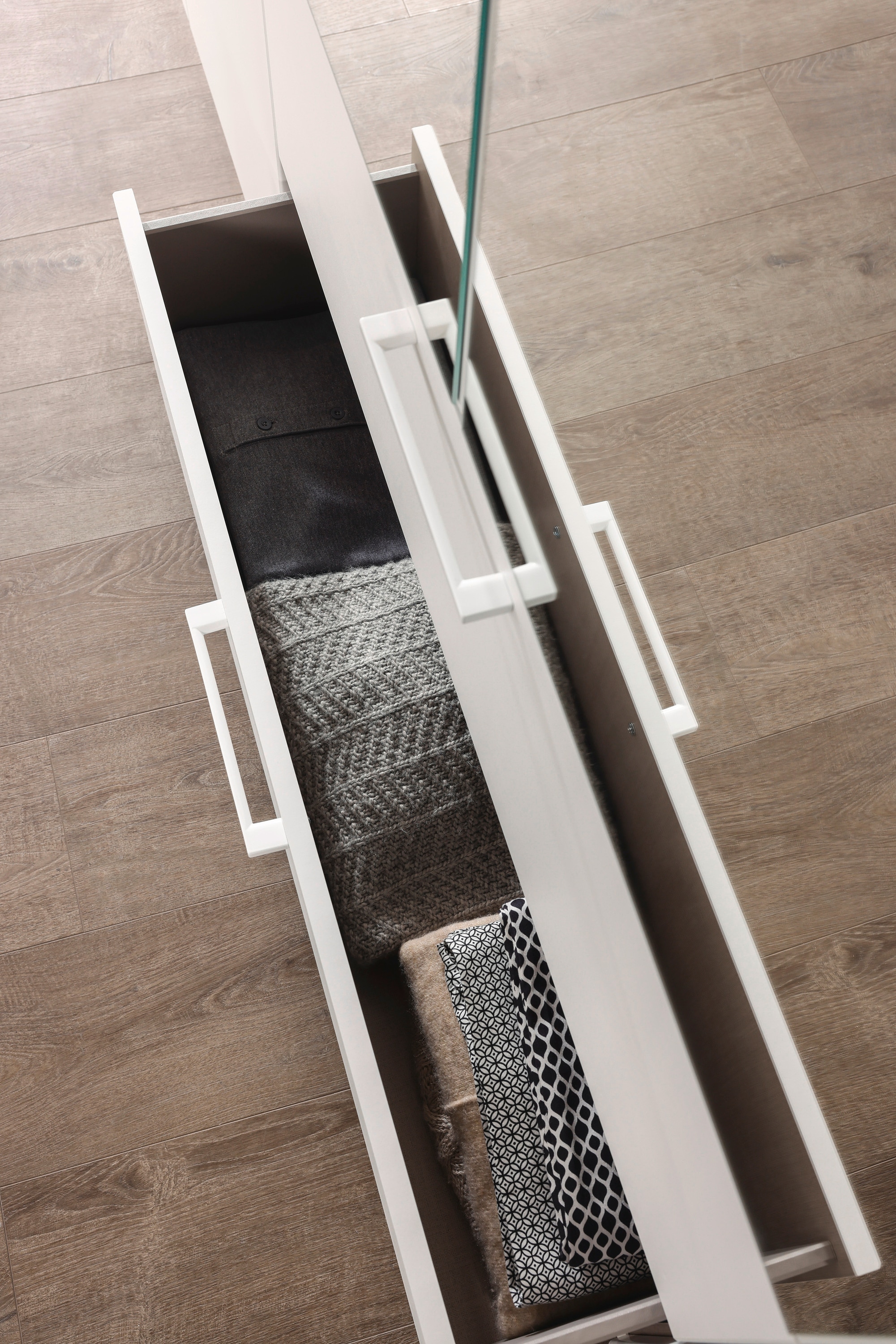 INOSIGN BY RAUCH Drehtürenschrank »Kleiderschrank Schrank Garderobe Wäscheschrank CHALLENGER«, mit Spiegeltüren und geräumigen Schubladen MADE IN GERMANY