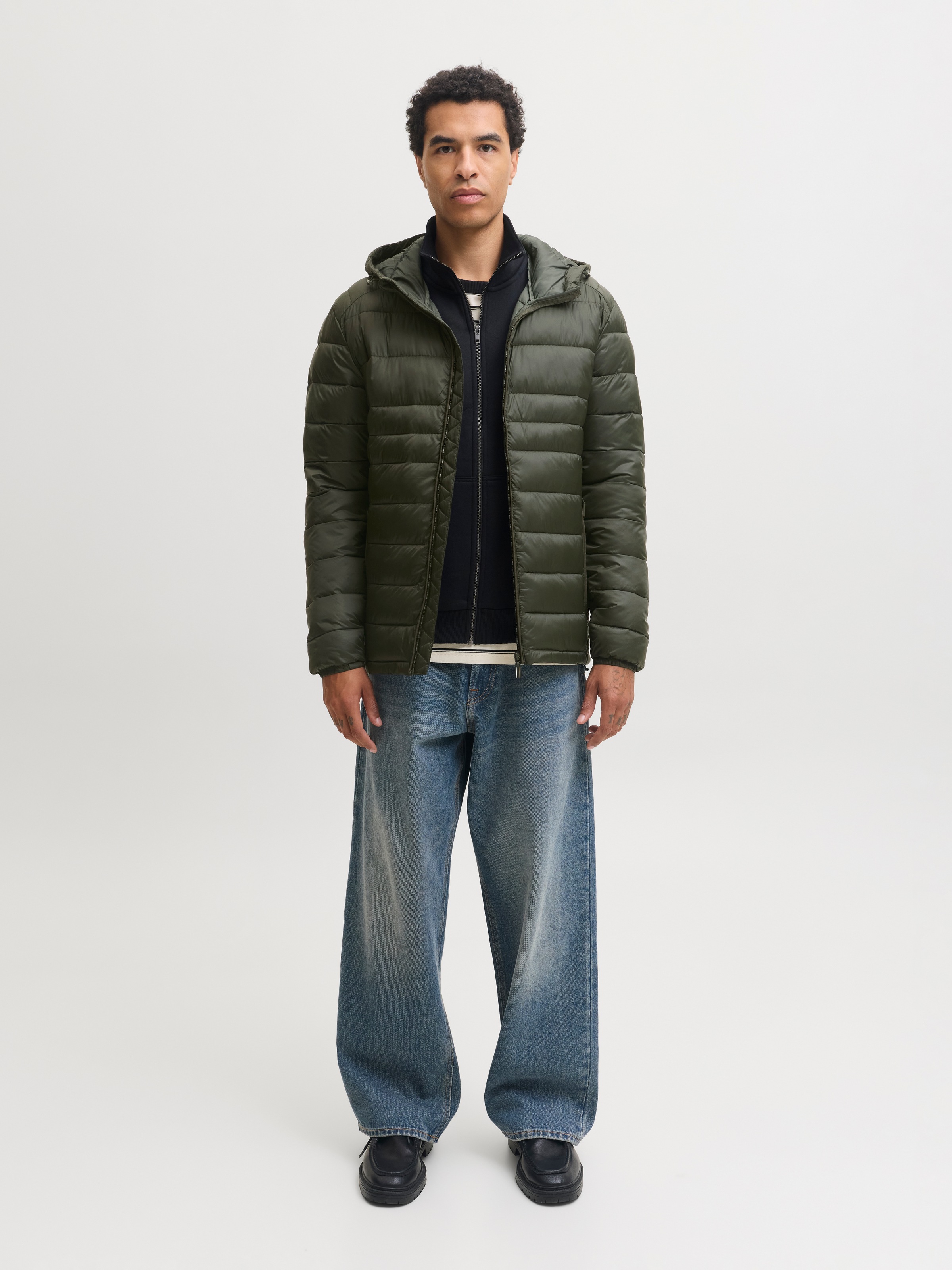 Jack & Jones Steppjacke »JJEKINGSLEY LIGHT PUFFER HOOD NOOS« mit Kapuze Kunstfaser, mit Kapuze