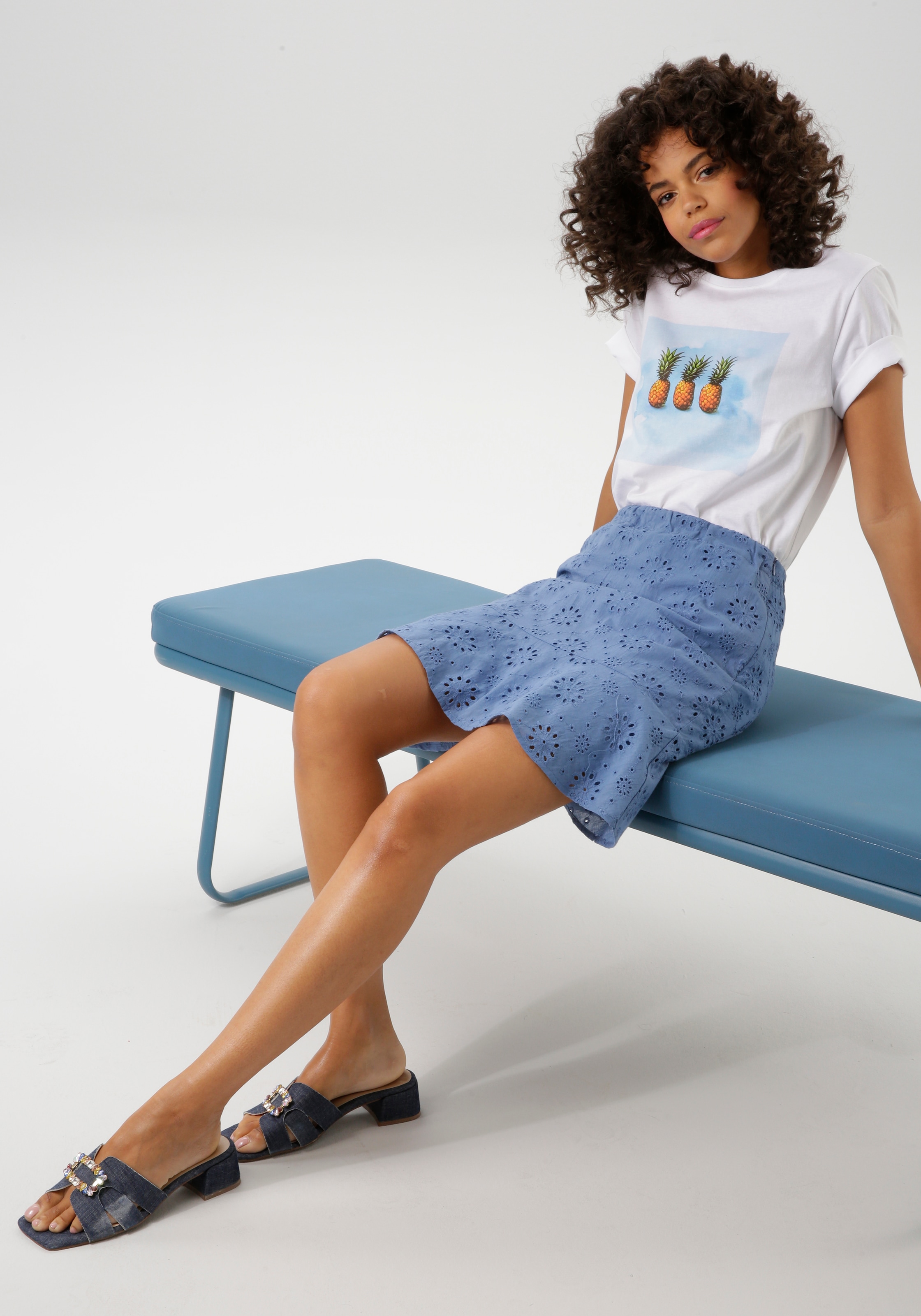 Aniston CASUAL Minirock, mit floraler Lochstickerei verziert