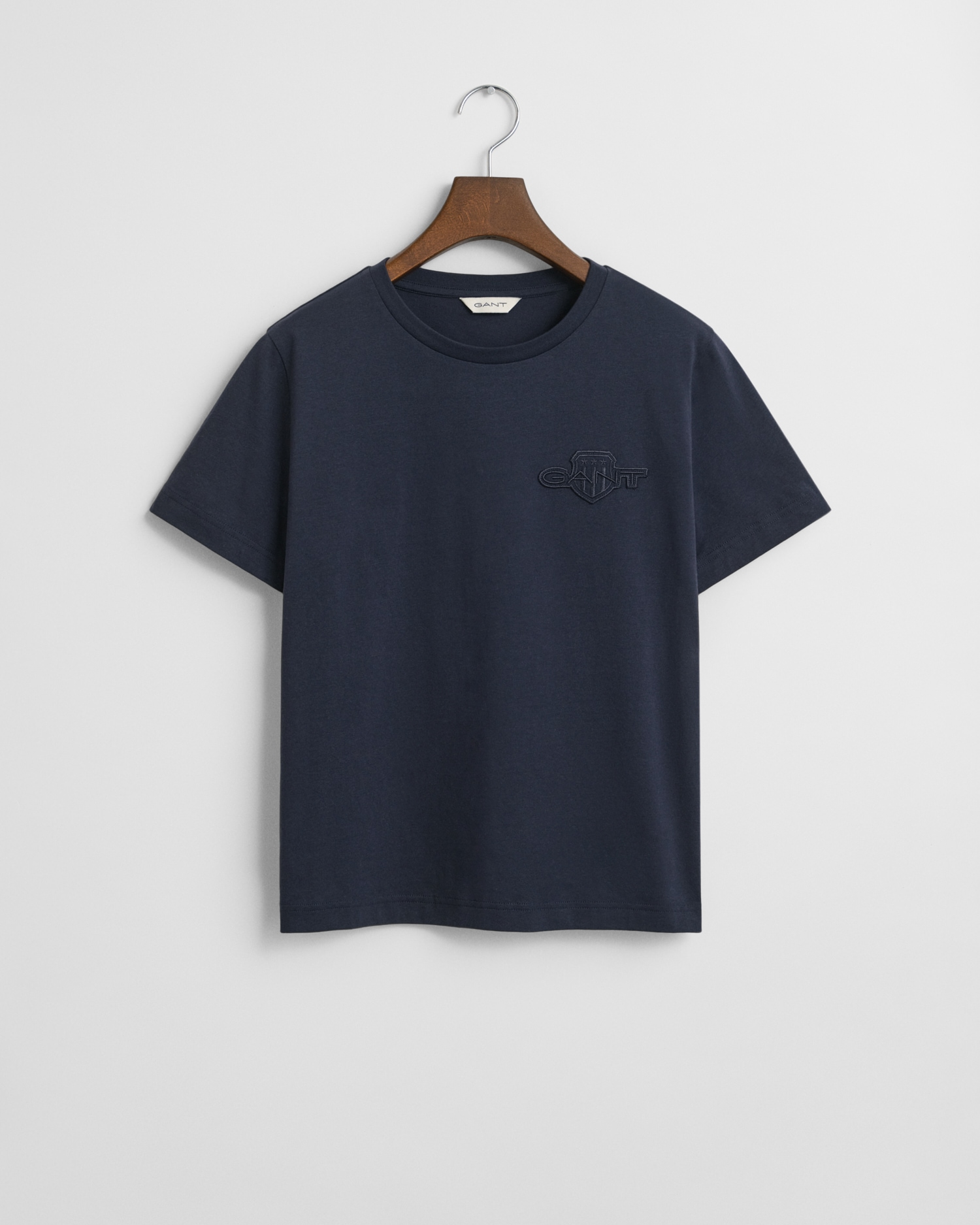 Gant T-Shirt »REG TONAL SHIELD SS T-SHIRT« Rundhals, Ton in Ton Stickerei