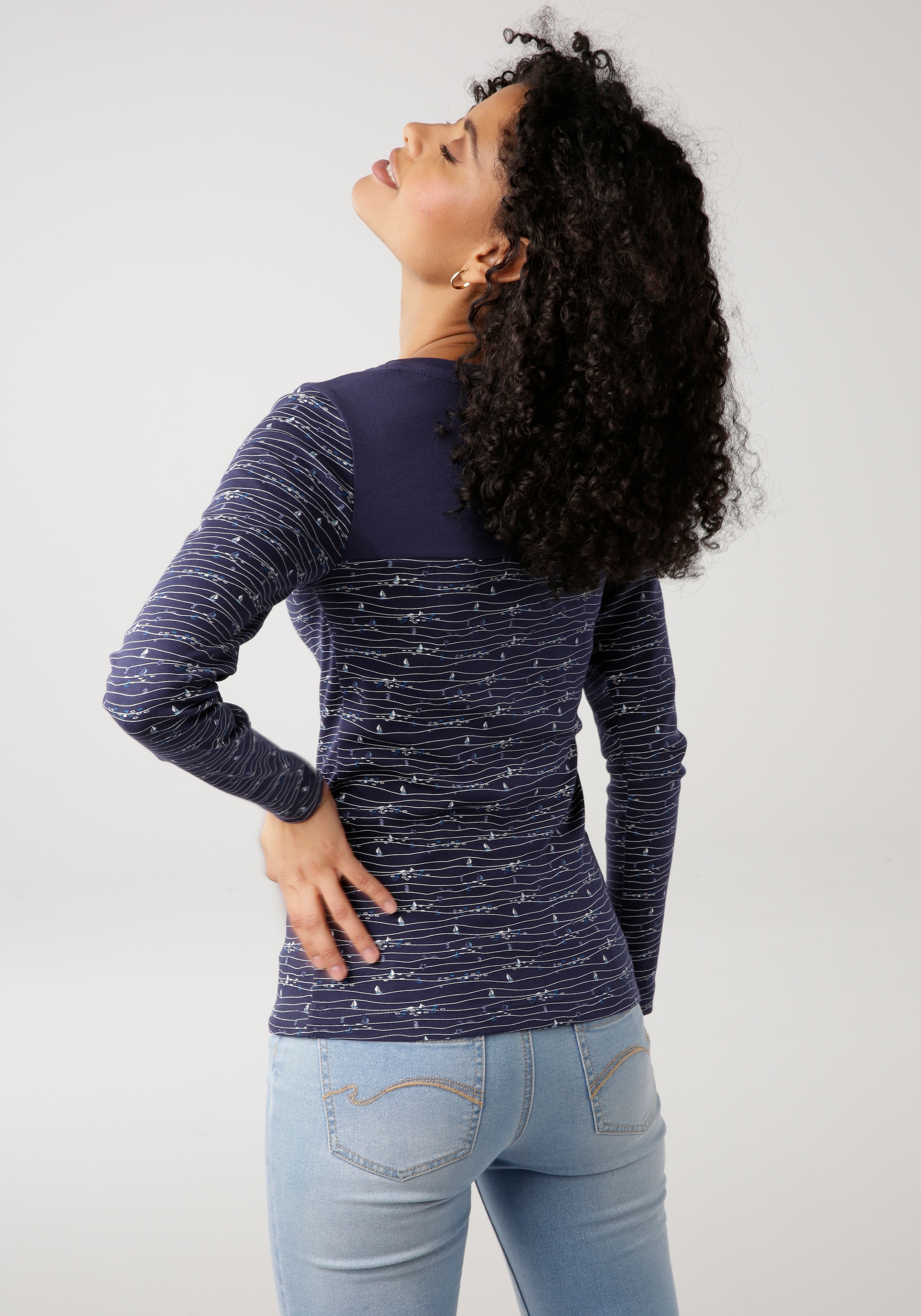 KangaROOS Langarmshirt Langarm,  sehr figurbetont,  aus Baumwolle