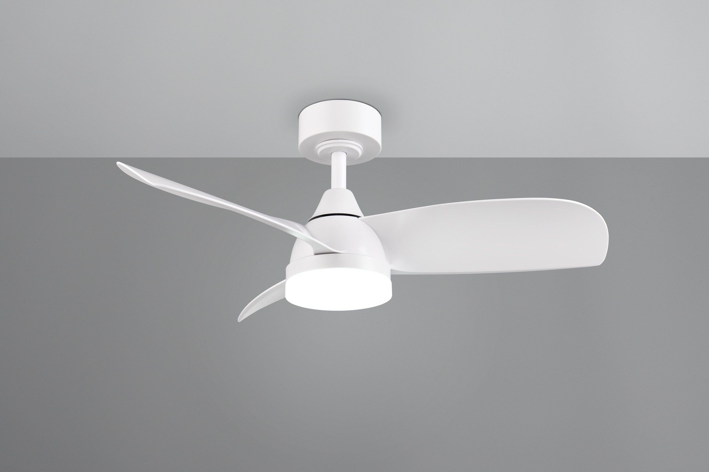 REALITY Leuchten LED Deckenleuchte »HELSINKI mit Ventilator, Deckenventilator mit Licht inkl Fernbedienung«, 1 flammig, Leuchtmittel LED-Board | LED fest integriert, 6 Geschwindigkeiten höhenverstellbar Vor-& Rücklauf dimmbar Nachtlicht