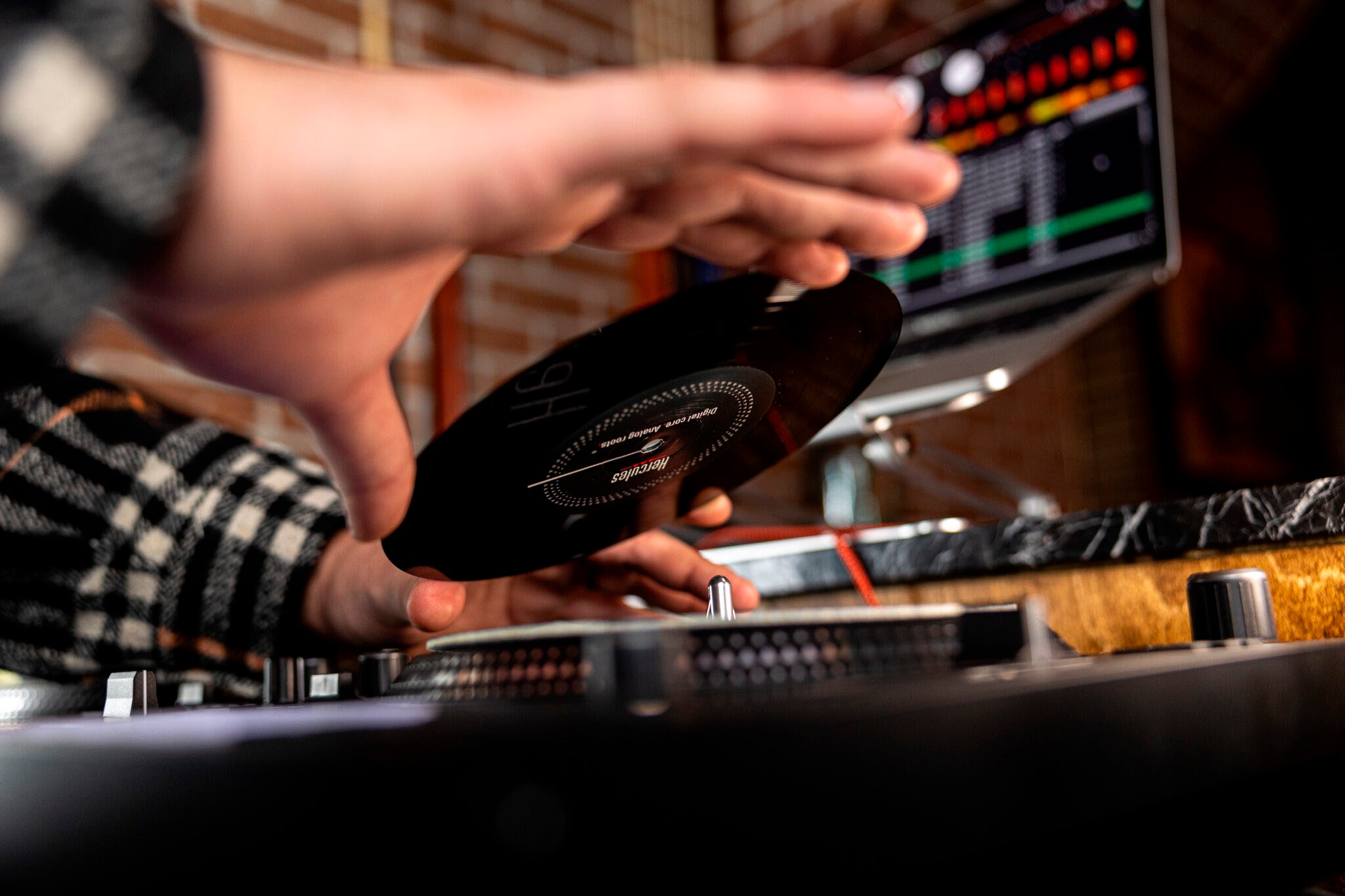 HERCULES DJ Controller »Inpulse T7 White Editio retail«