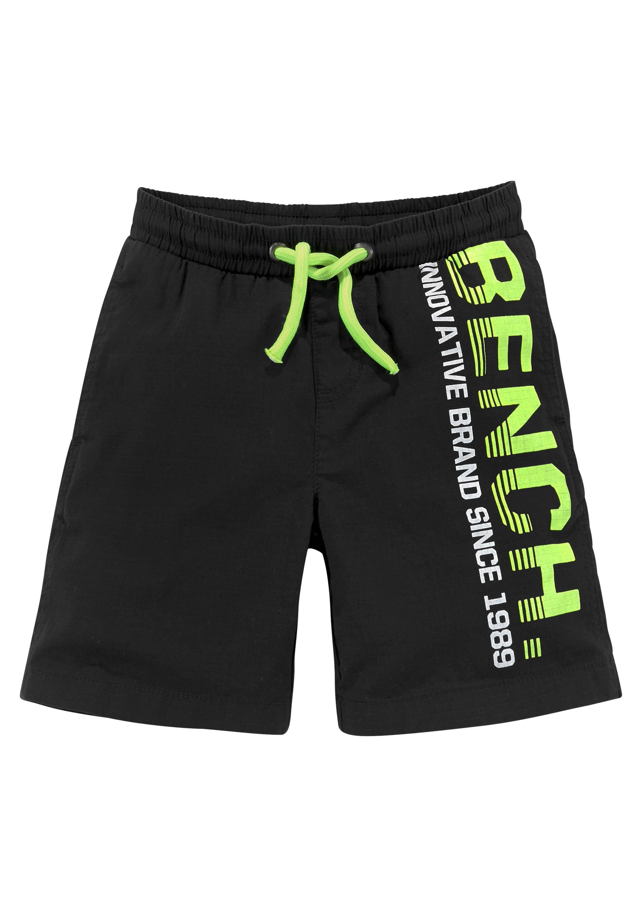 4. Bild von Bench. Bermudas, mit Nahttaschen und Druck