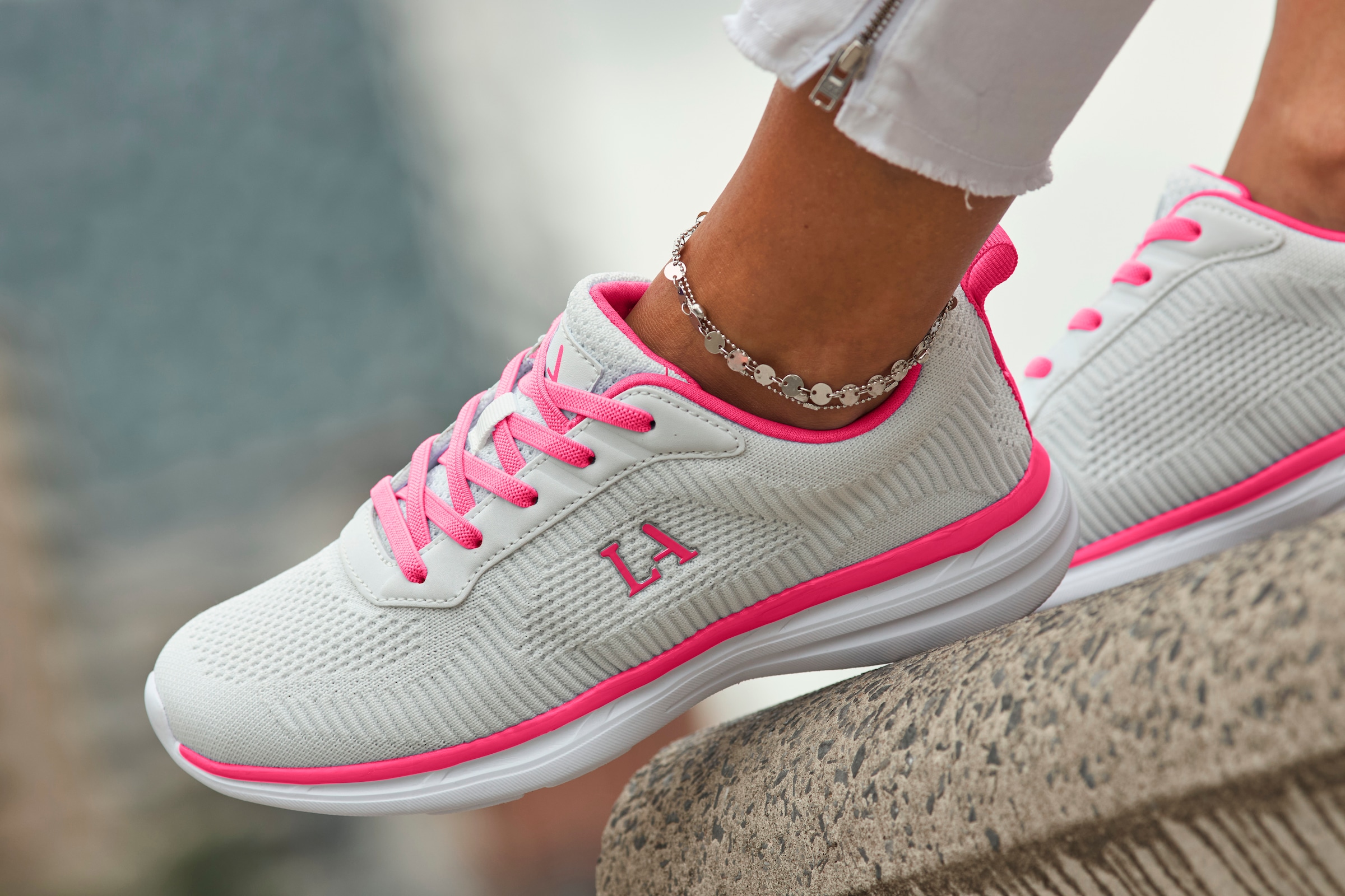 LASCANA Sneaker »Turnschuhe,«  Freizeitschuh, Halbschuh im sportiven Look VEGAN