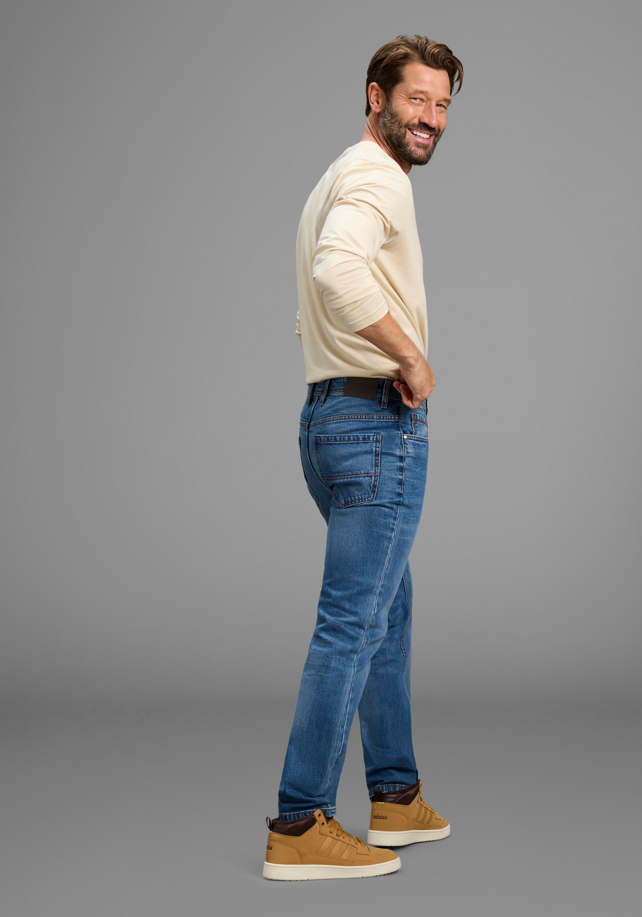 Arizona Straight-Jeans gerader Schnitt, mit Eingrifftaschen, Gesäßtaschen und Coinpocket