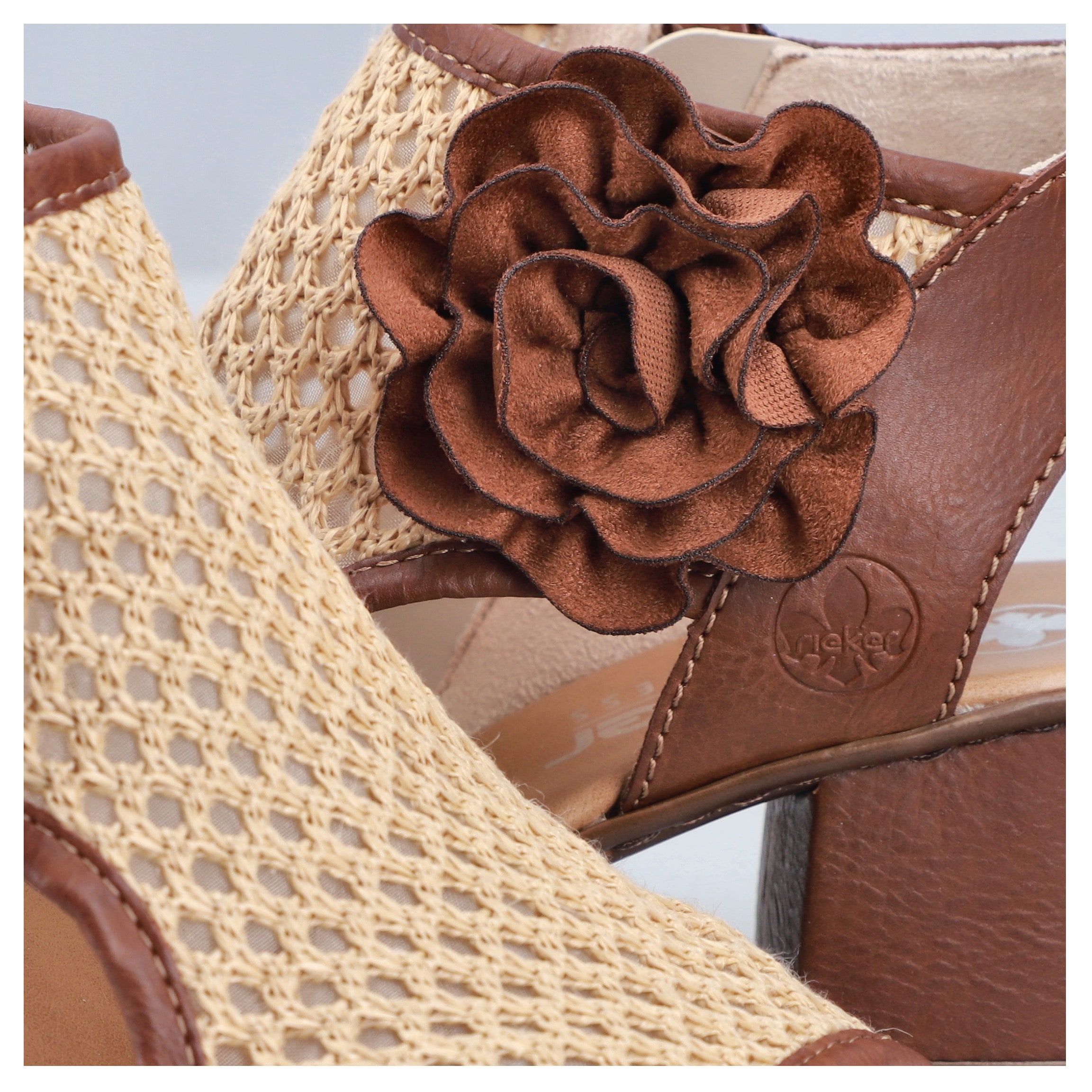 Rieker Schaftsandalette  Sommerschuh, Urlaubsschuh mit dekorativer Blüten-Verzierung