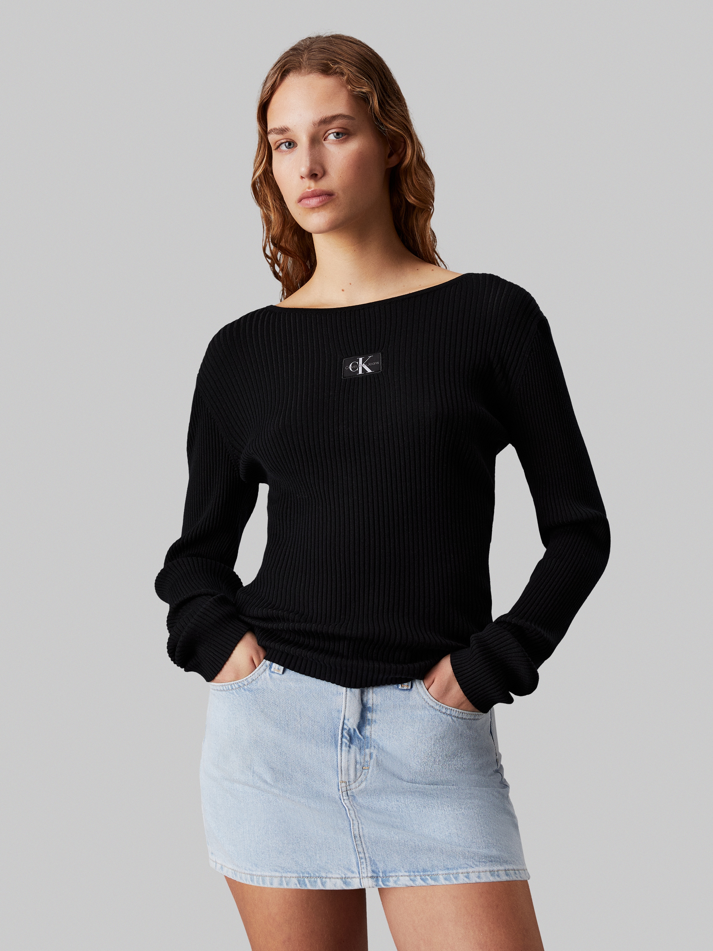 Calvin Klein Jeans Rundhalspullover »WOVEN LABEL TIGHT SWEATER«, mit Logopatch