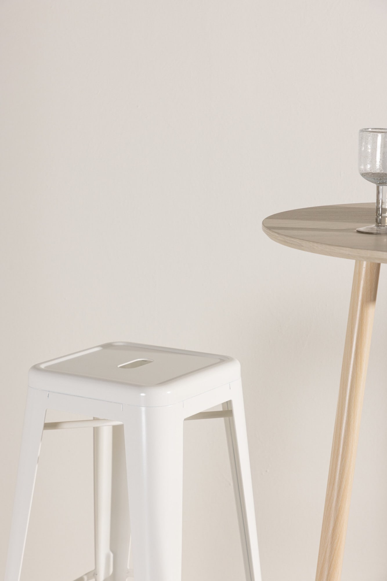 Venture Home Barhocker »Tempe, schlanker Barhocker in Beige, hohe Sitzfläche, 136 kg« Tresenstuhl, Stahlrahmen, Fußstütze, ausgestellte Beine, schlicht