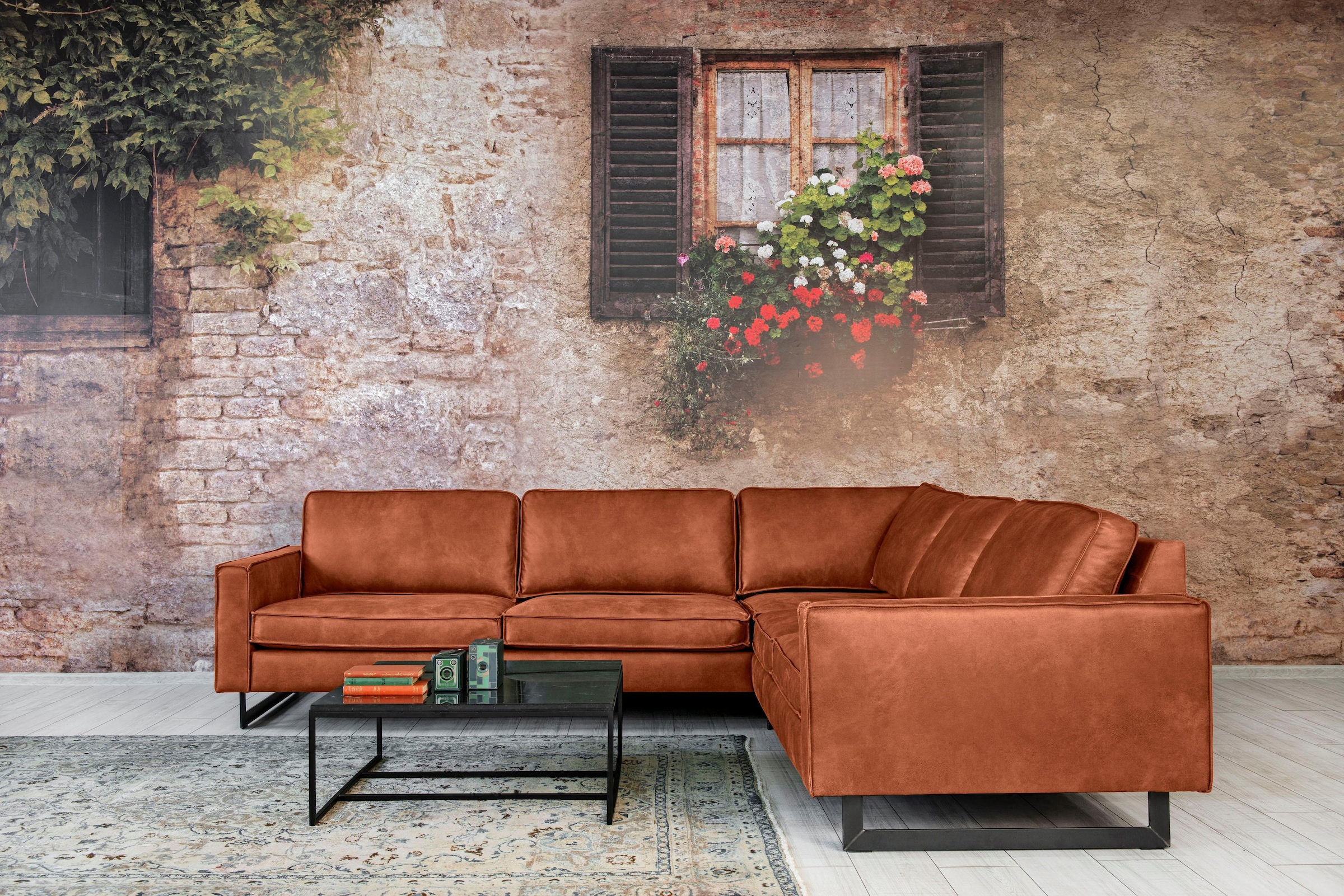 Places of Style Ecksofa »Pinto, XXL, 250/290 cm, langer Schenkel, Ottomane«, Cord, Chenille, Lederoptik, mit Keder, Metallfüße, Wellenunterfederung