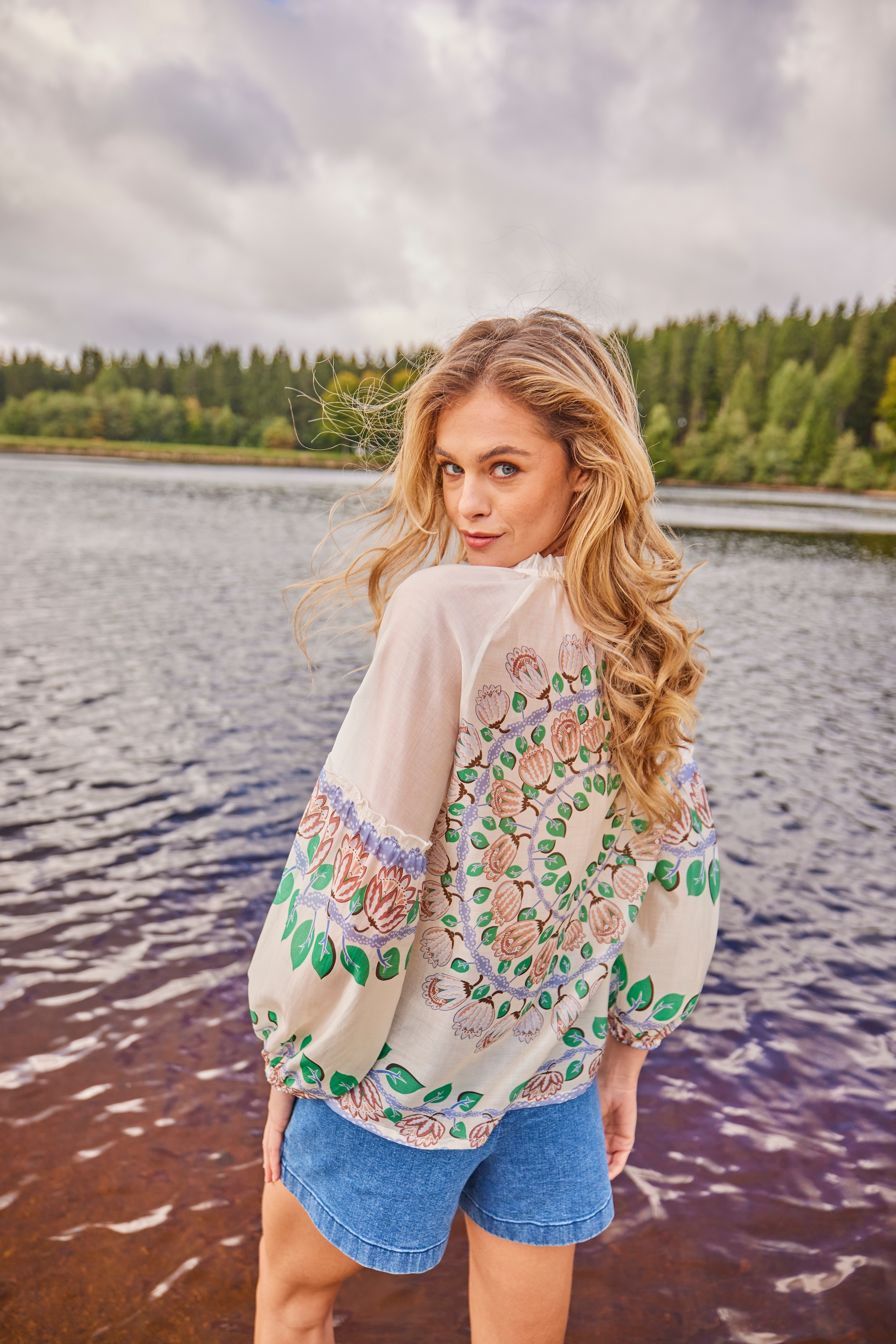 Aniston CASUAL Schlupfbluse mit Bordüren und großem Mandala-Druck im Rücken - NEUE KOLLEKTION