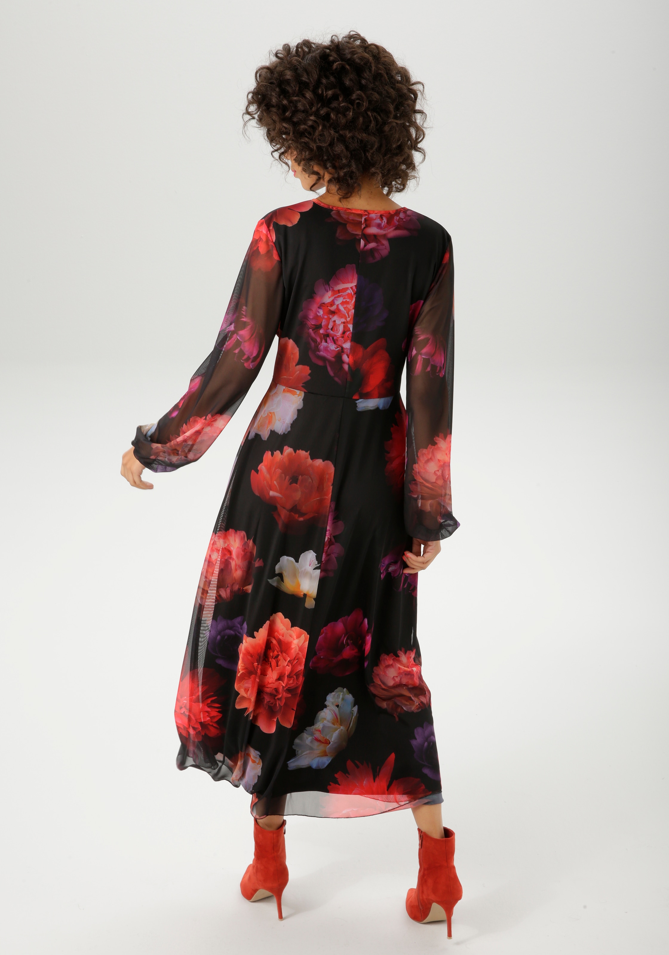 Aniston CASUAL Maxikleid, mit farbenfrohen, großflächigen Blüten bedruckt - NEUE KOLLEKTION
