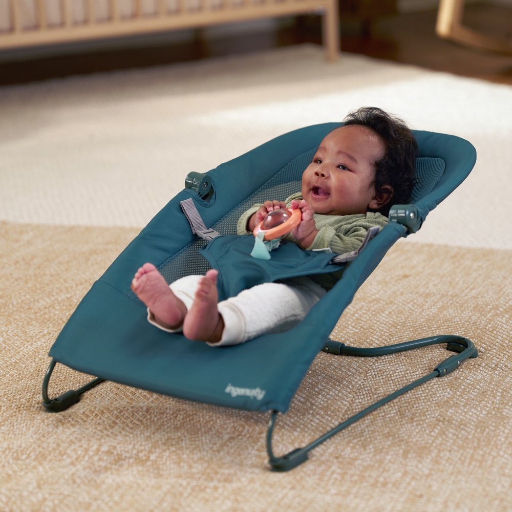 ingenuity Babywippe »Stow & Go™ Compact Folding Bouncer« bis 9 kg mit Vibration