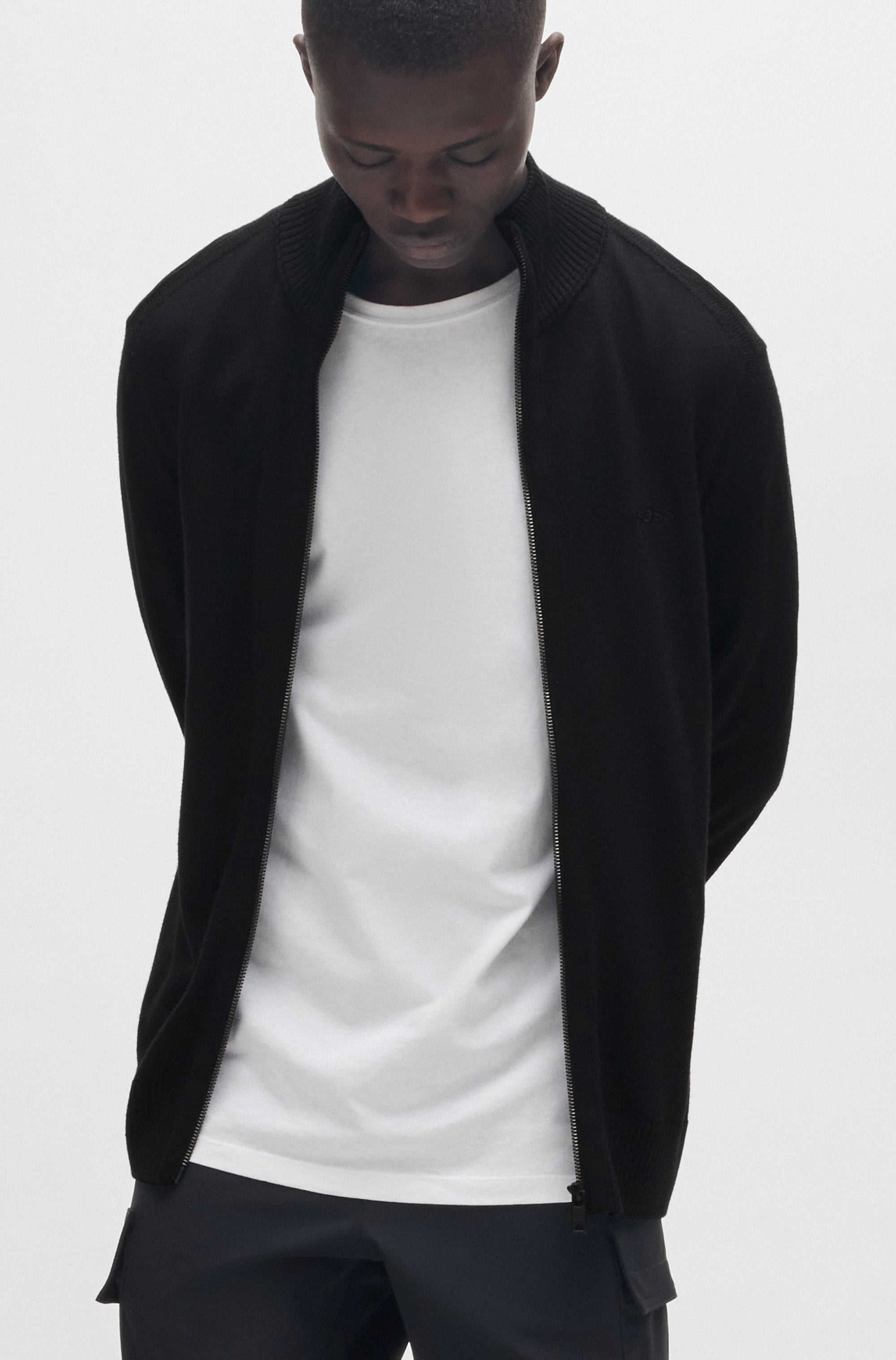 BOSS ORANGE Strickjacke »Avac« mit Logostickerei auf der Brust