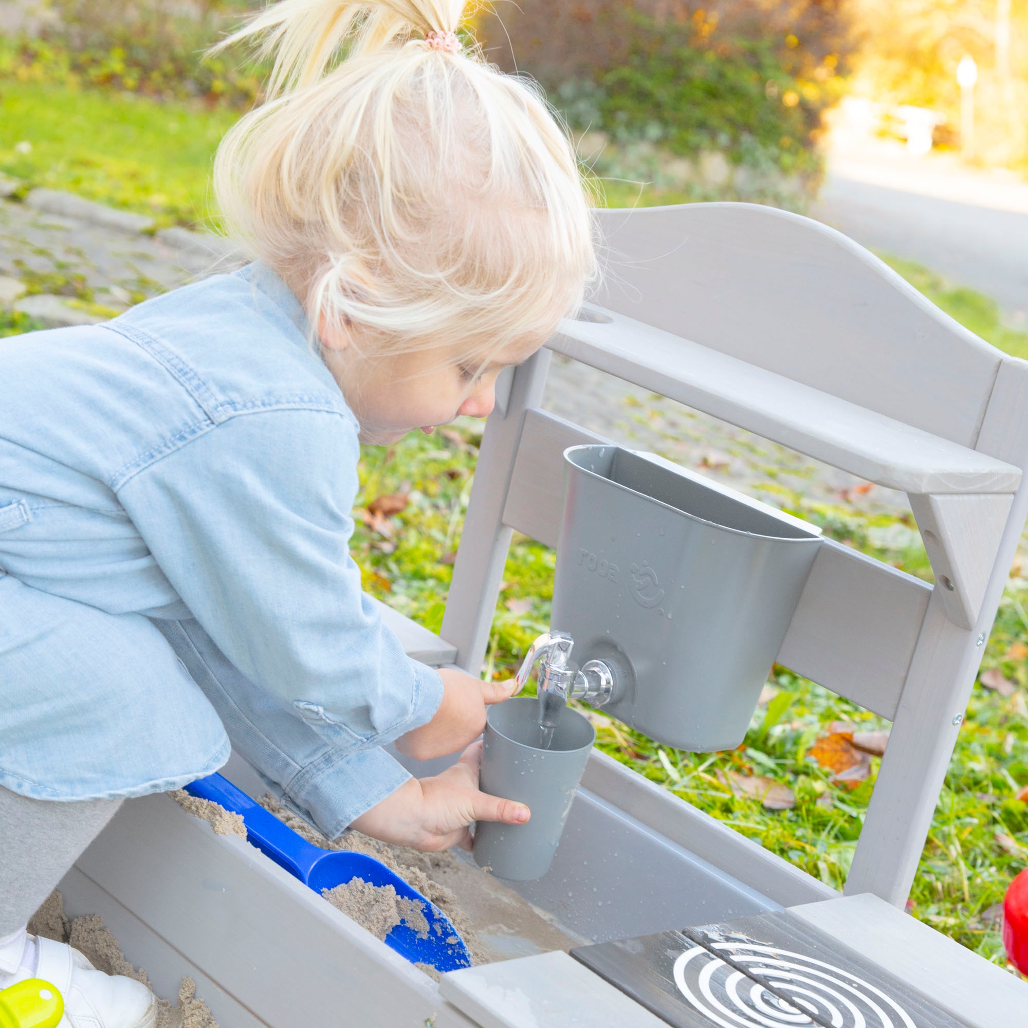 roba® Outdoor-Spielküche »Matschküche zum Aufhängen, grau lasiert, aus Holz«, FSC® - schützt Wald - weltweit