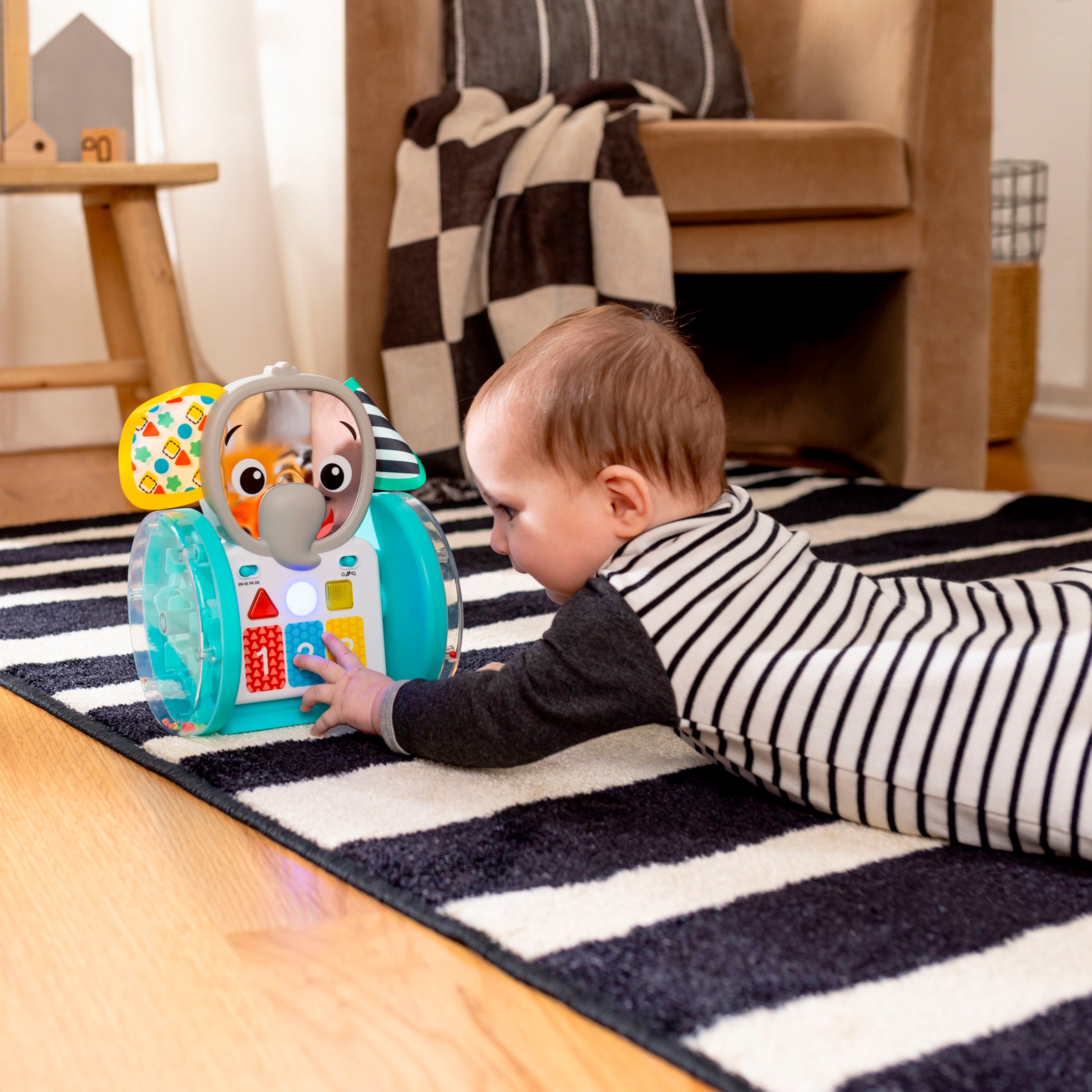 Baby Einstein Lernspielzeug »Chase & Tap Earl Interactive Crawling Toy«