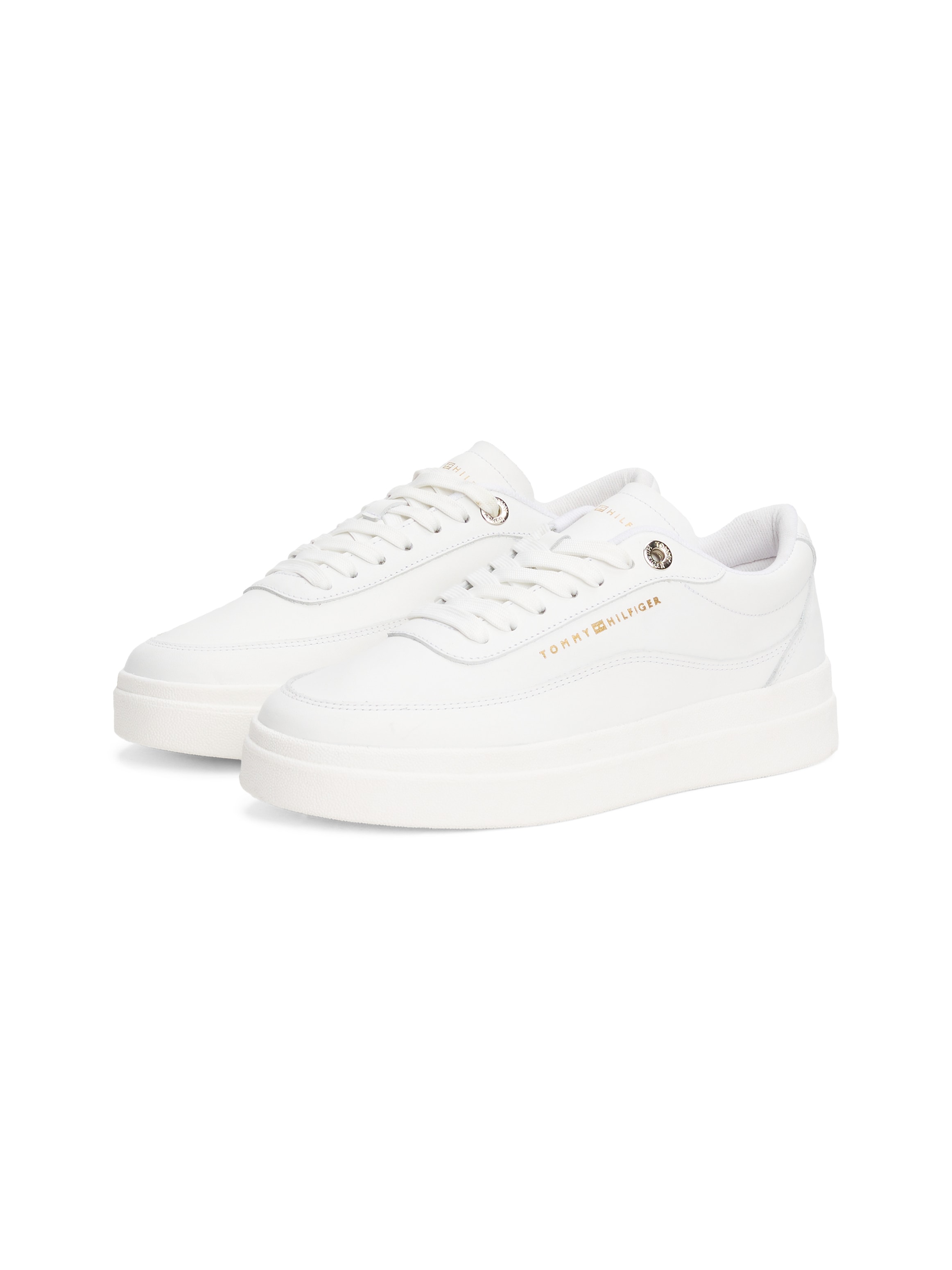 Tommy Hilfiger Plateausneaker »MODERN COURT SNEAKER LTHR«, Freizeitschuh, Halbschuh, Schnürschuh mit Kontrast-Logo