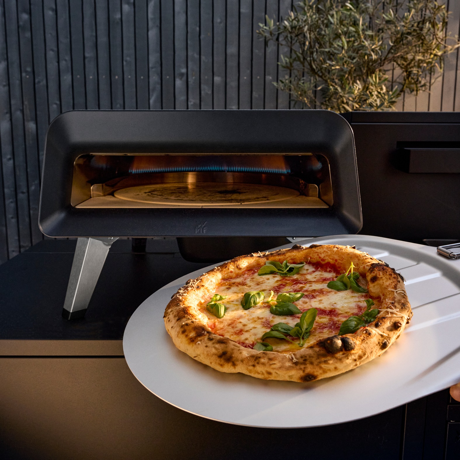 WMF Pizzaofen »Pizzaiolo Pro, Gaspizzaofen, knusprige Ergebnisse in 90 Sekunden«, automatische Drehmechanik, hochwertiger Pizzastein, inkl.Pizzaschaufel