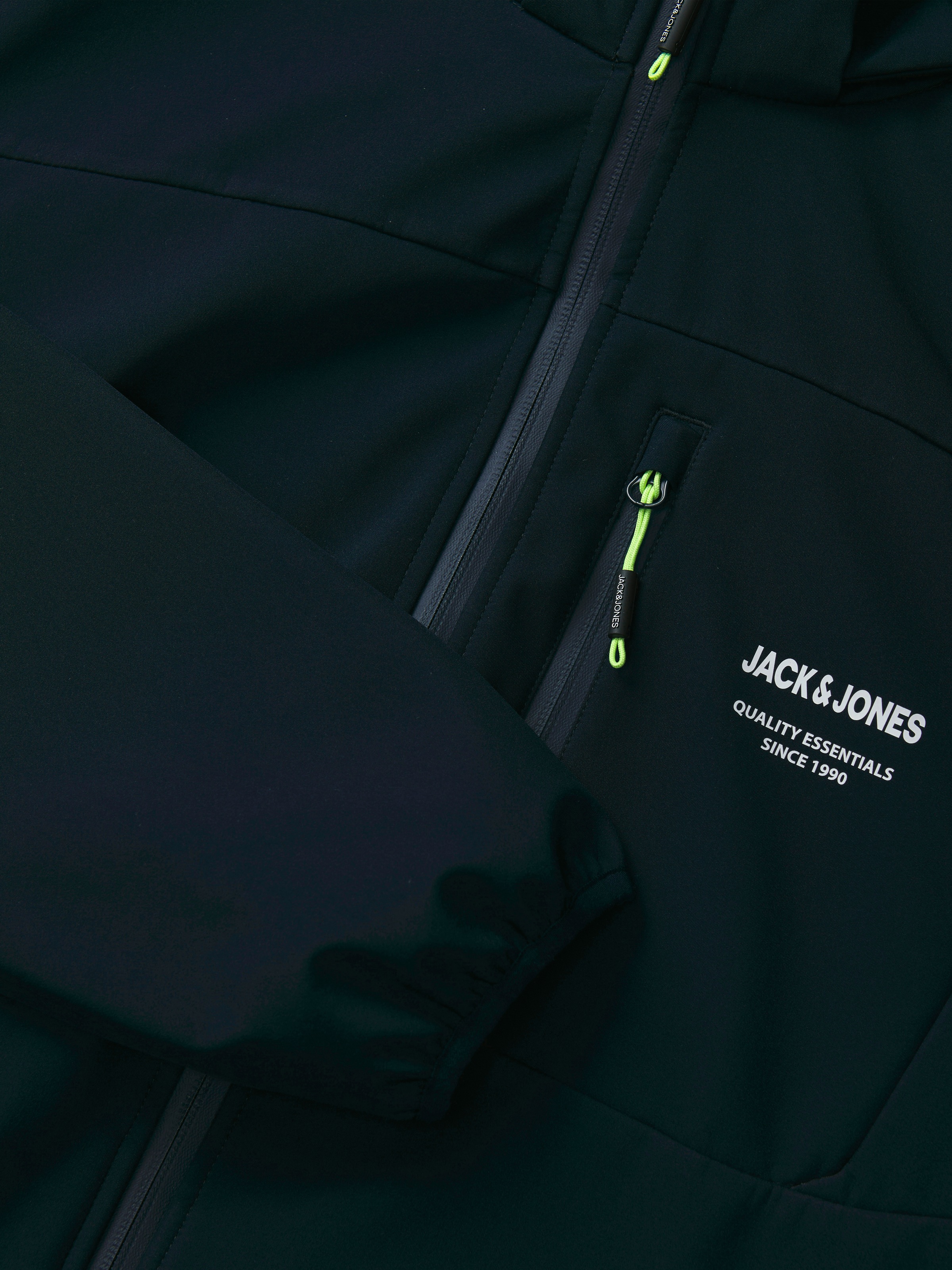 Jack & Jones Softshelljacke »JJTHEO SOFTSHELL JACKET«, mit Kapuze