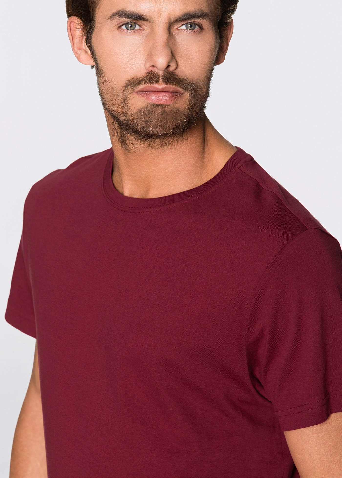 bonprix T-Shirt »T-Shirt (3er Pack)« Packung, 3 Stk. bequemer Regular Fit, Rundhalsausschnitt, leichte Stoffqualität