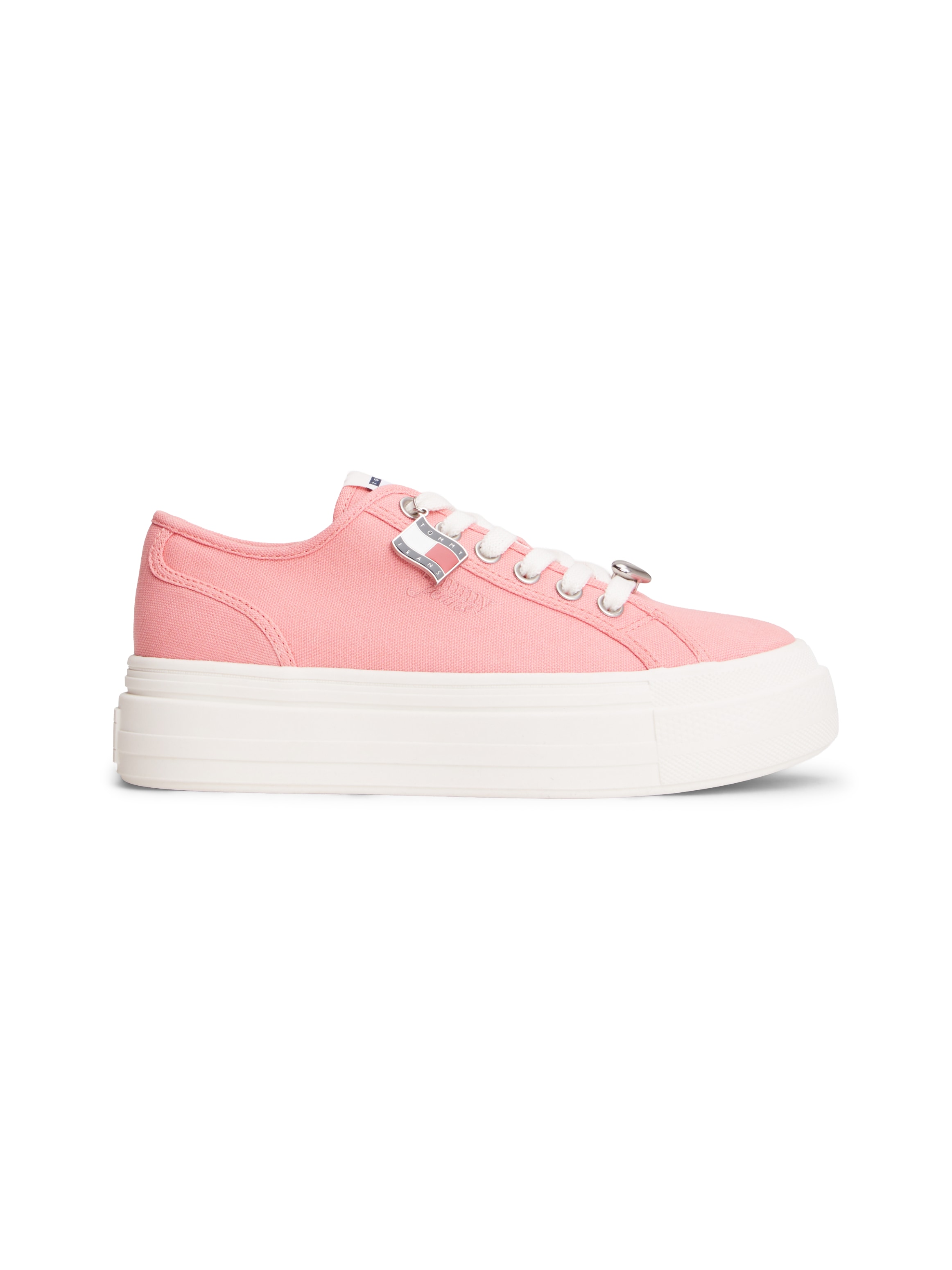 Tommy Jeans Plateausneaker »TJW FLATFORM SNEAKER CHARMS«  Halbschuh, Schnürer, Freizeischuh mit kleiner TJ-Flagge als Anhänger