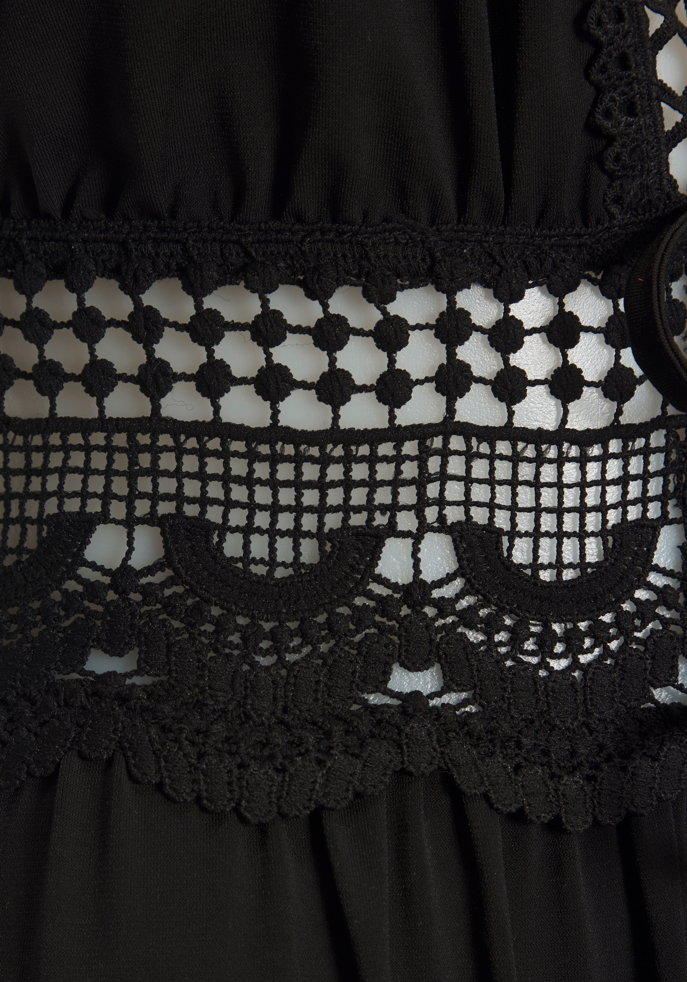 LASCANA Strandkleid mit Spitzeneinsätzen, bügelfreie Qualität