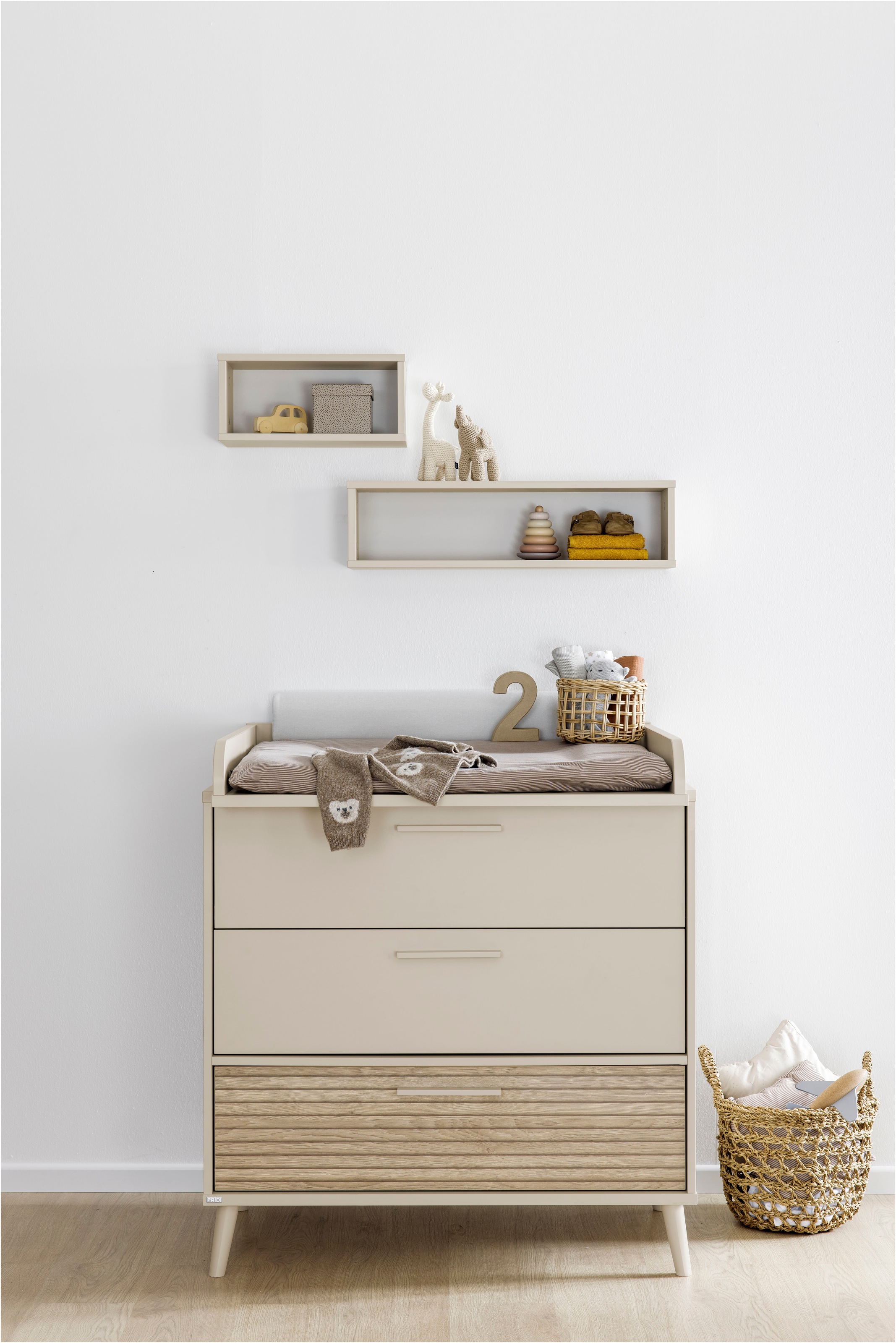 PAIDI Wickelkommode »EEFJE Kommode in modernem Design, Cashmere-Beige mit Groovy-Oak«, bis 50 kg, in verschiedenen Breiten und Ausführungen, 95 cm